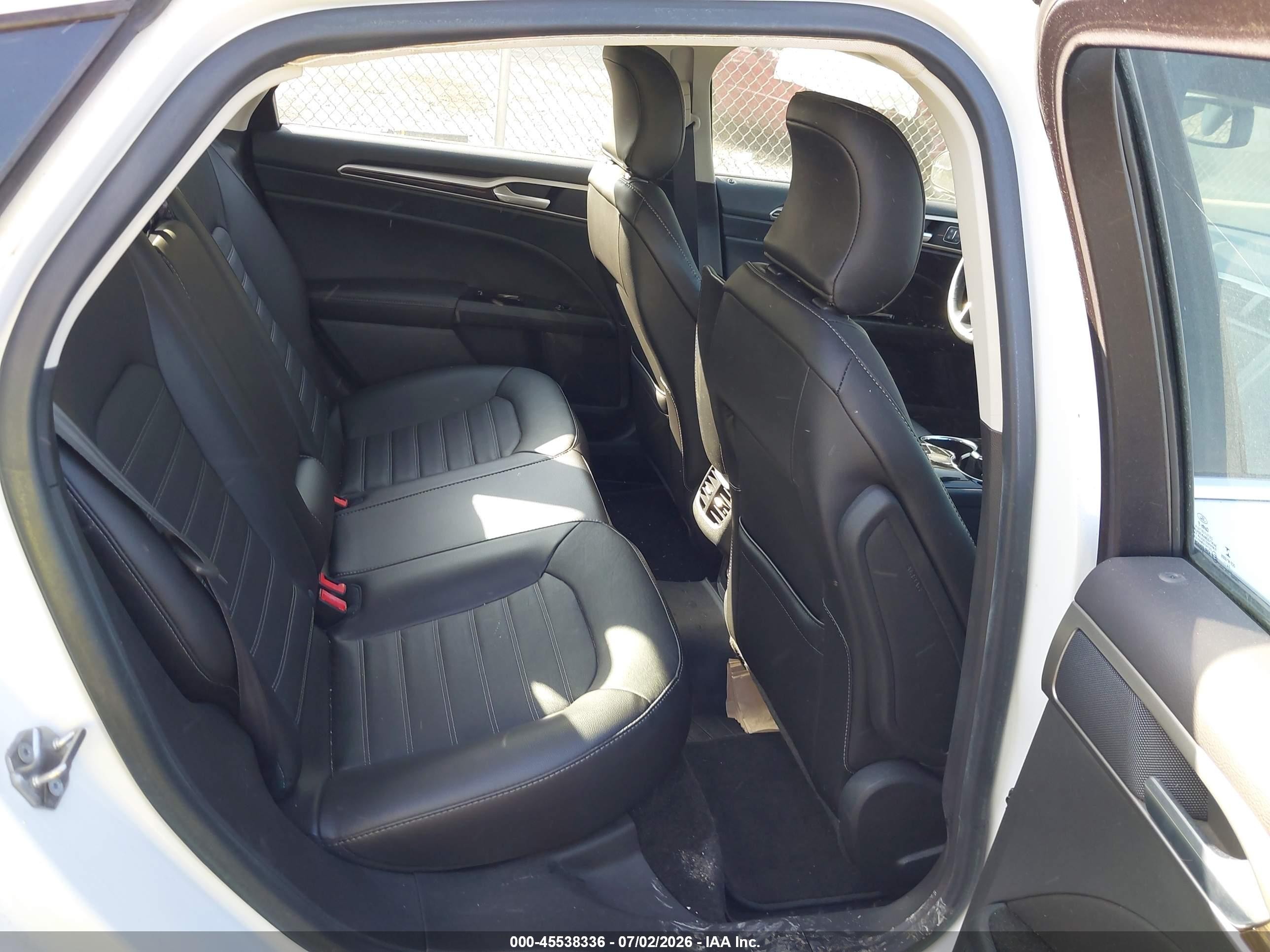 2015 Ford Fusion Energi Se Luxury Белый vin: 3FA6P0PU3FR208130