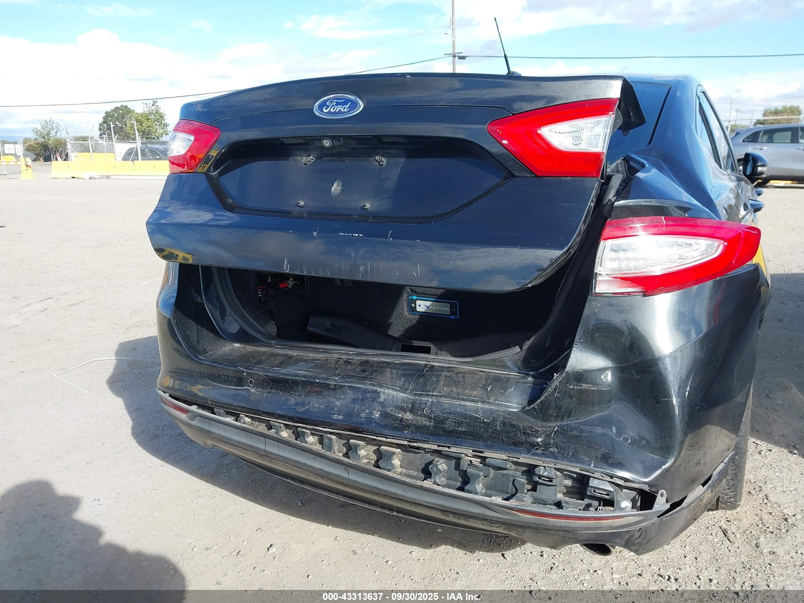 2015 Ford Fusion Energi Se Luxury Черный vin: 3FA6P0PU3FR284401