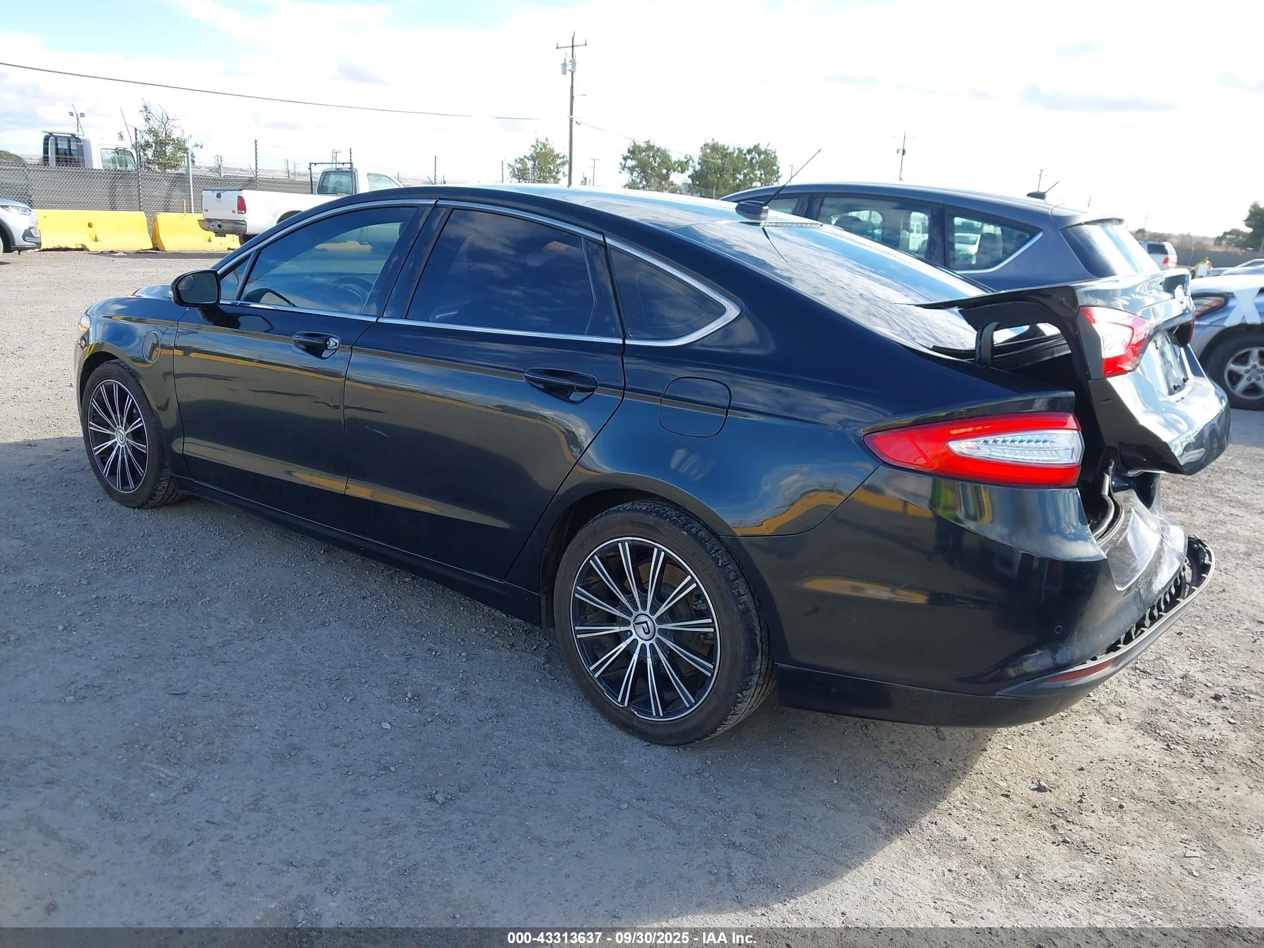 2015 Ford Fusion Energi Se Luxury Черный vin: 3FA6P0PU3FR284401
