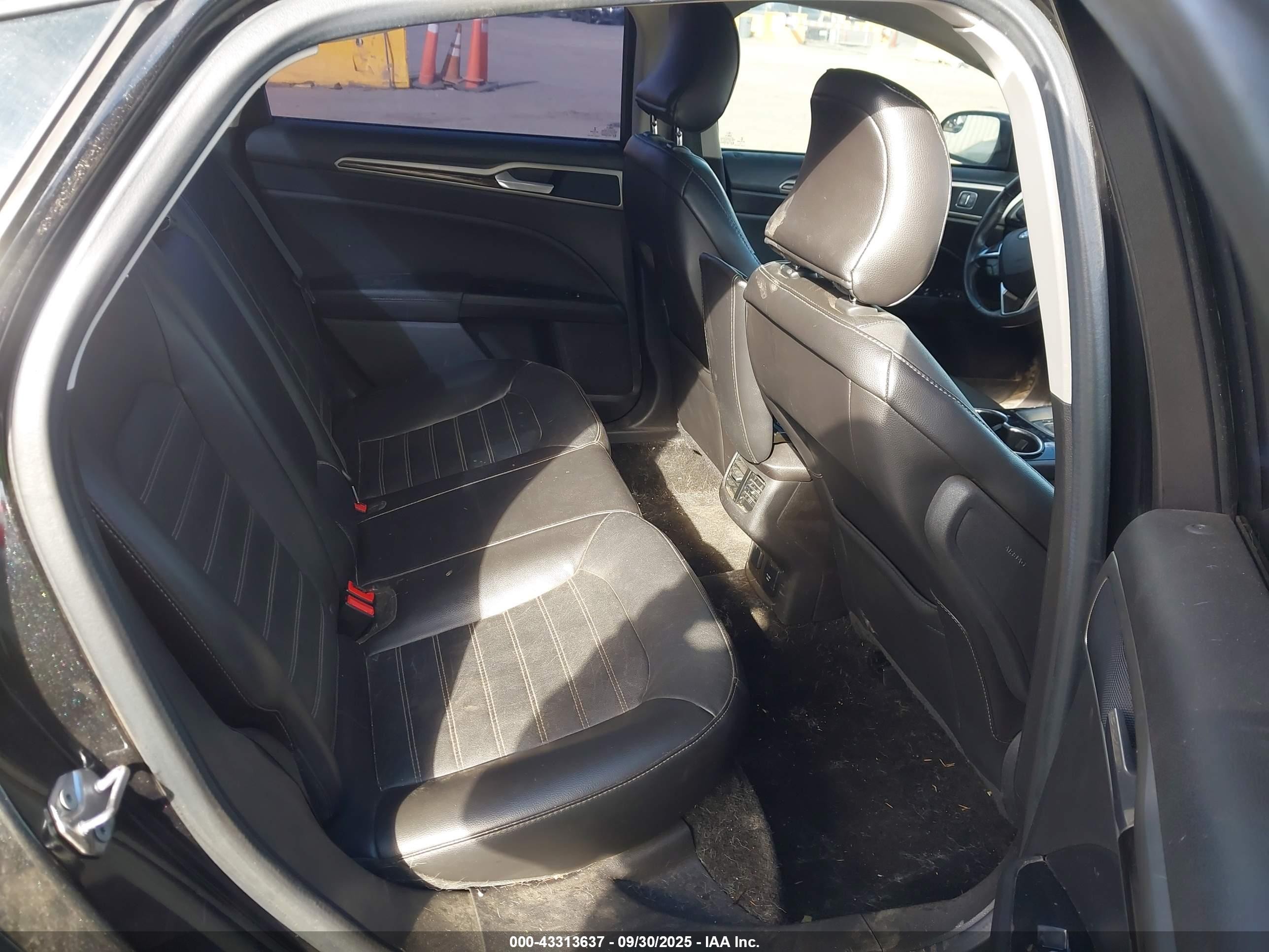 2015 Ford Fusion Energi Se Luxury Черный vin: 3FA6P0PU3FR284401