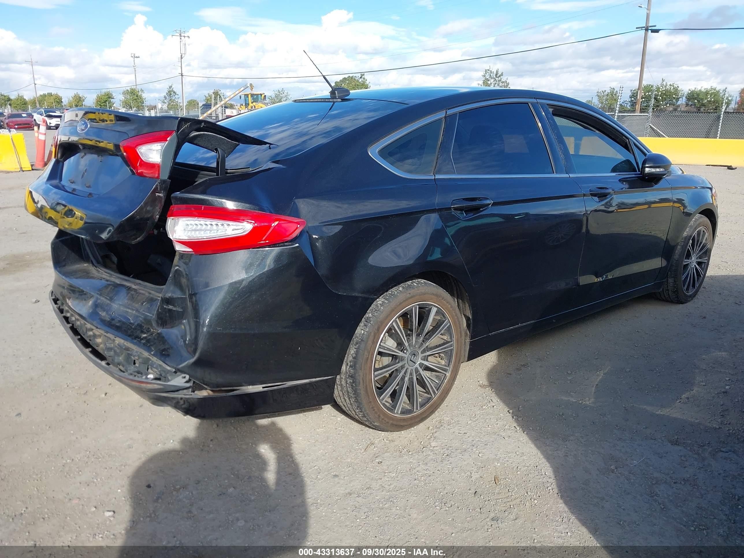 2015 Ford Fusion Energi Se Luxury Черный vin: 3FA6P0PU3FR284401