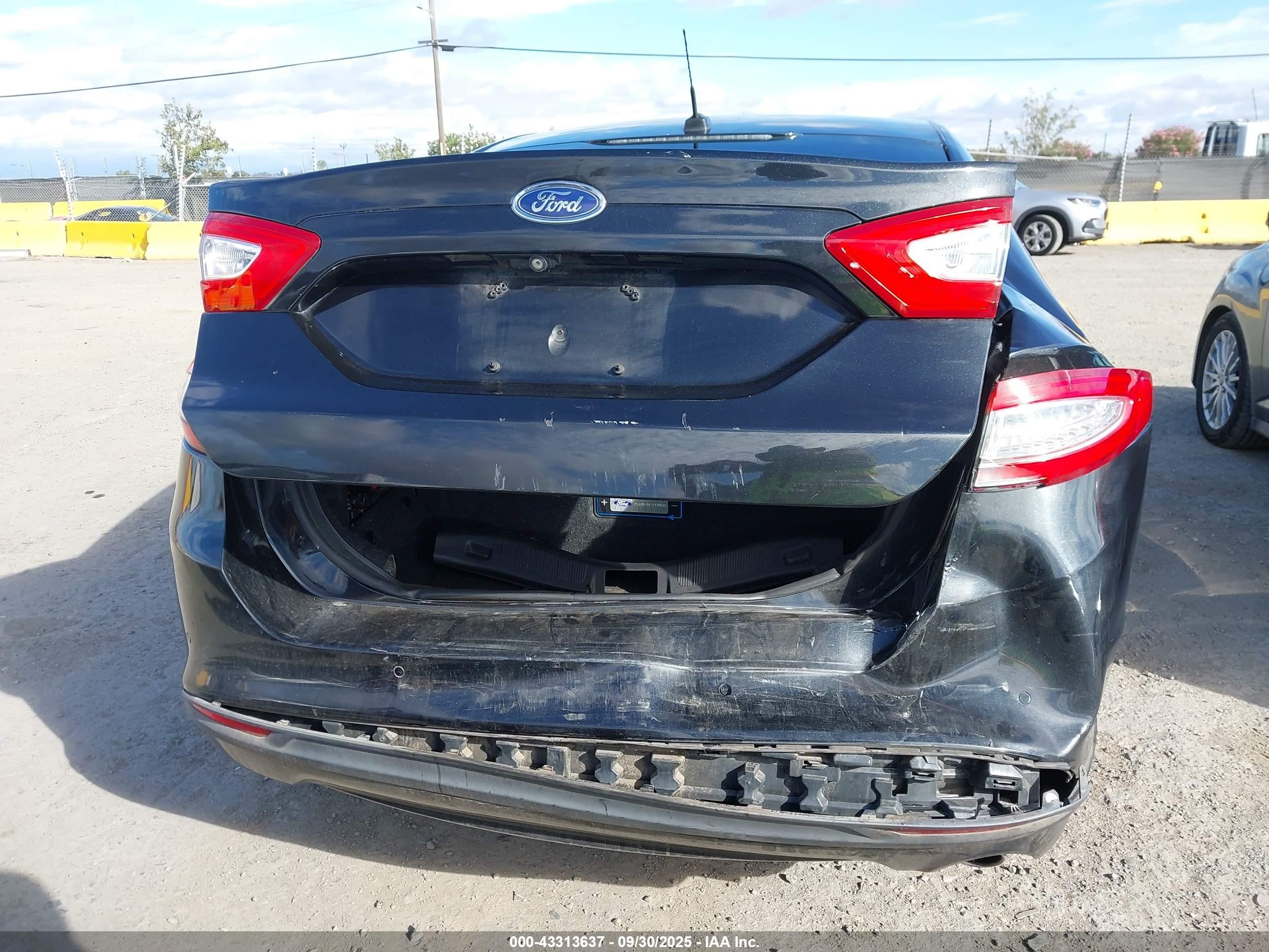 2015 Ford Fusion Energi Se Luxury Черный vin: 3FA6P0PU3FR284401