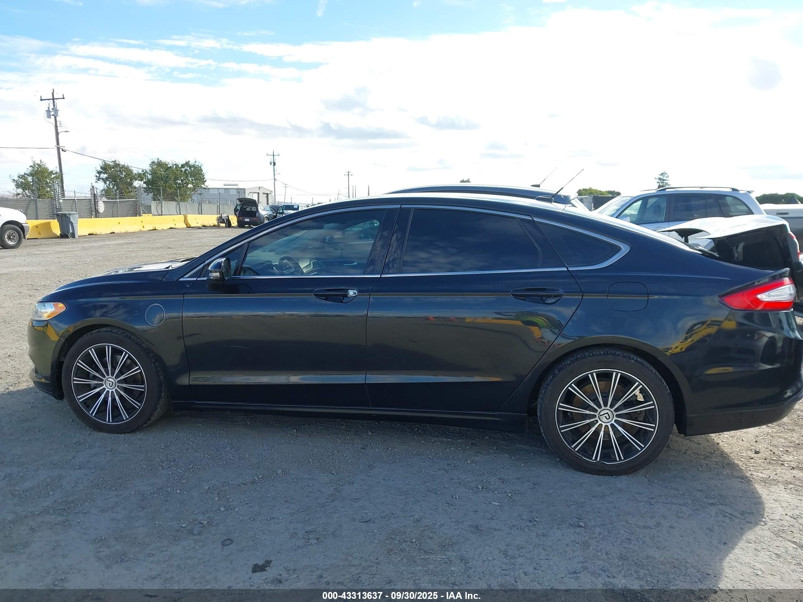 2015 Ford Fusion Energi Se Luxury Черный vin: 3FA6P0PU3FR284401