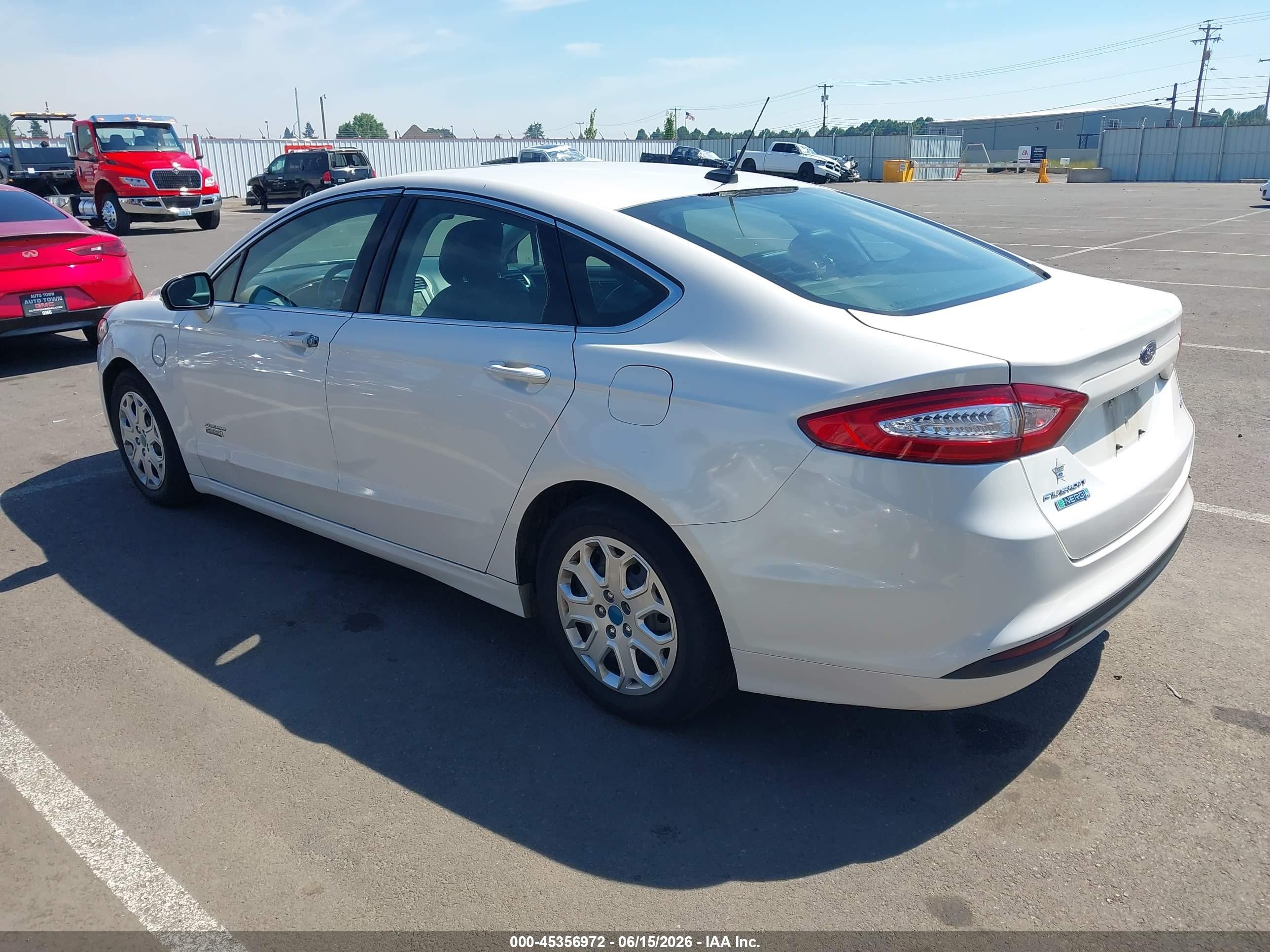 2014 Ford Fusion Energi Se Luxury White vin: 3FA6P0PU4ER112389