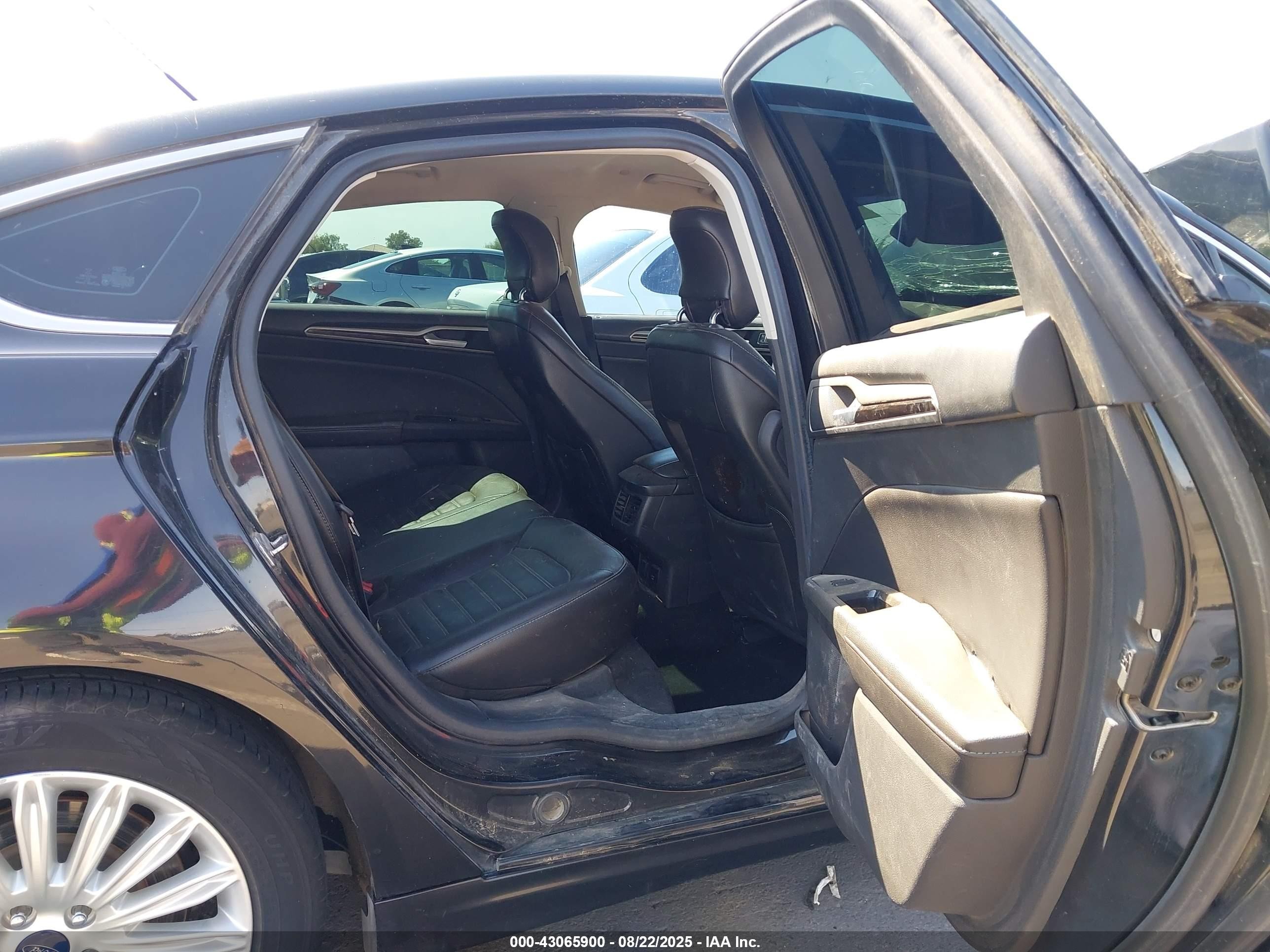 2013 Ford Fusion Energi Se Luxury Черный vin: 3FA6P0PU5DR235584