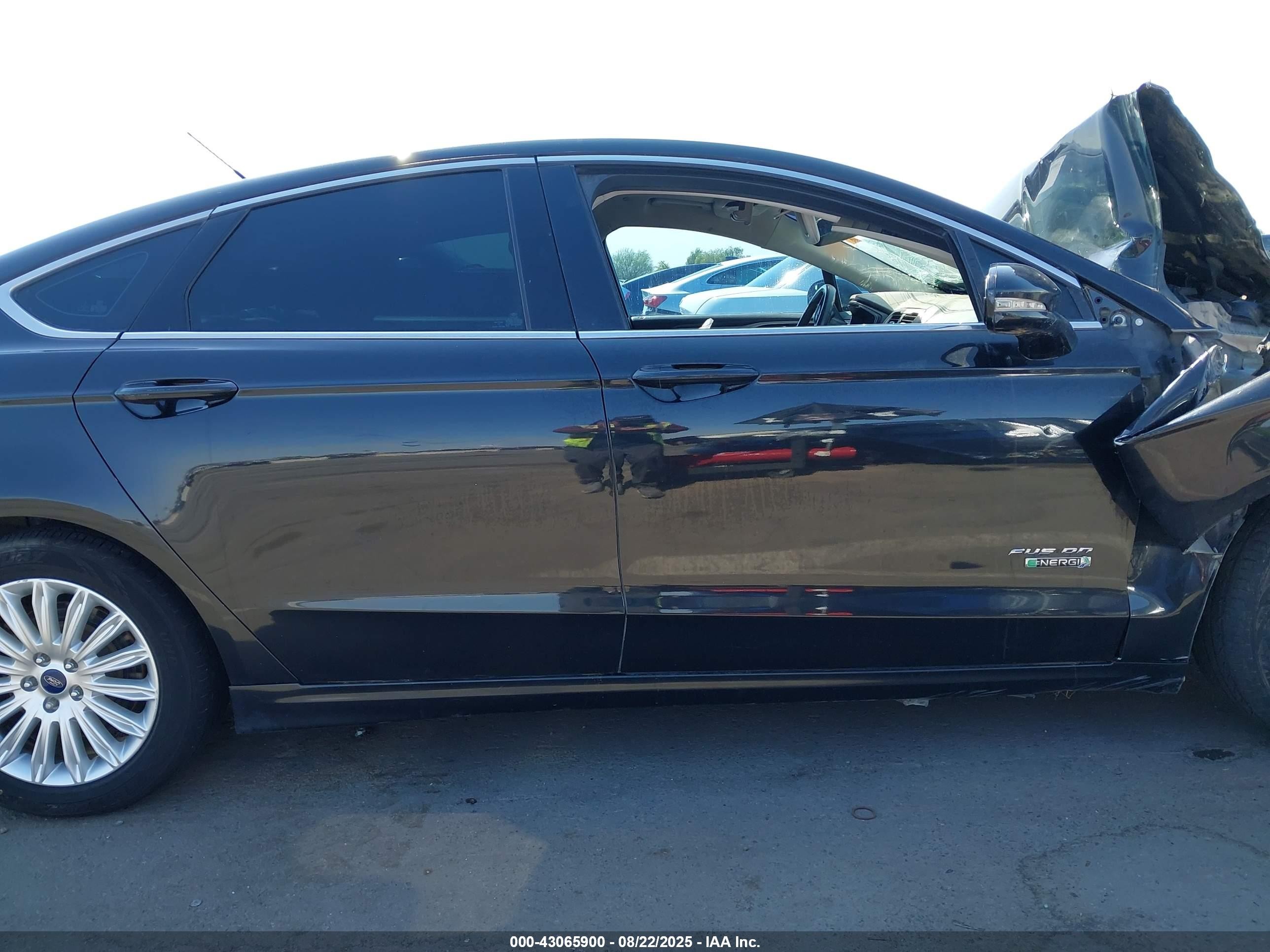 2013 Ford Fusion Energi Se Luxury Черный vin: 3FA6P0PU5DR235584