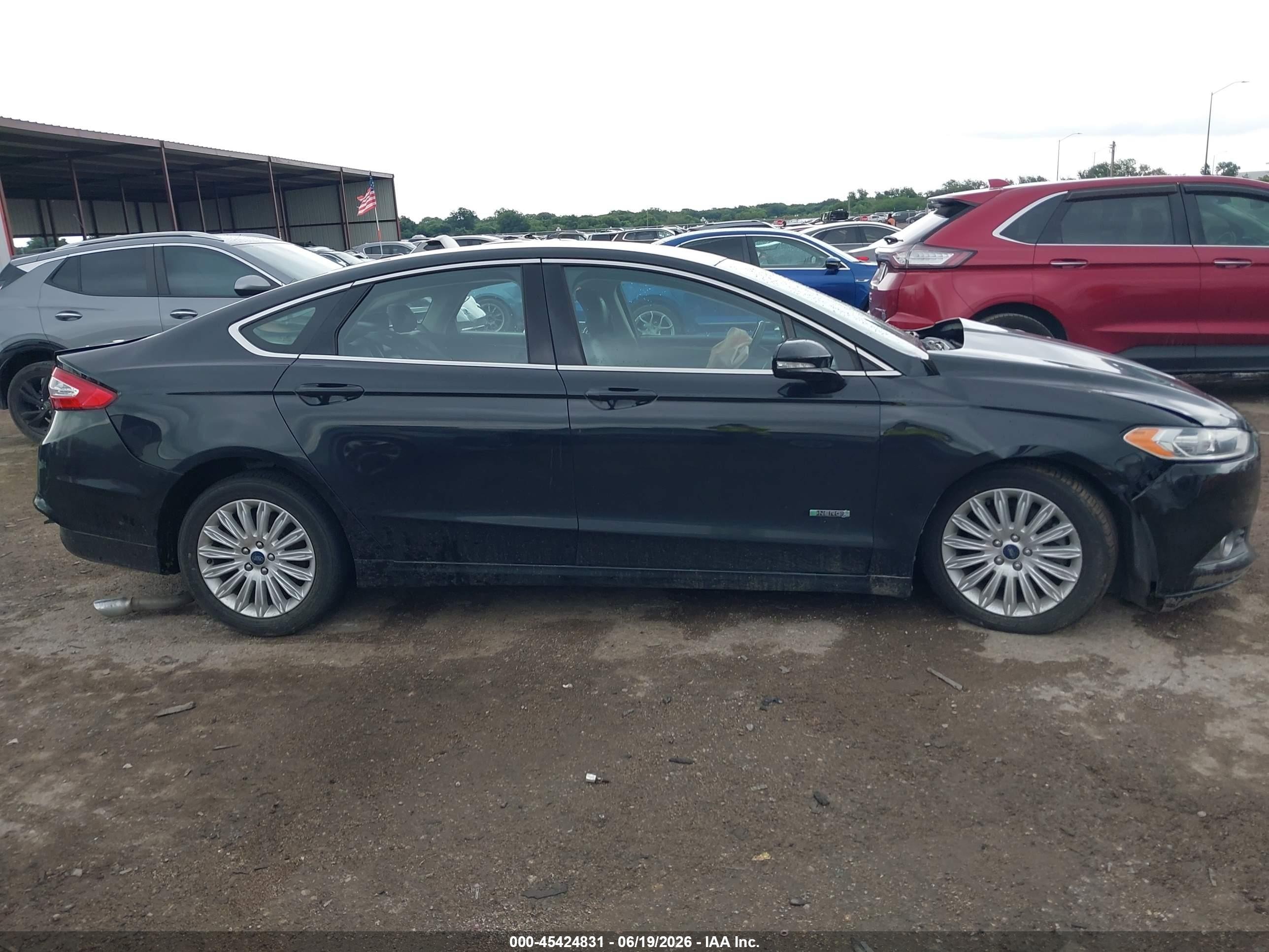 2014 Ford Fusion Energi Se Luxury Черный vin: 3FA6P0PU5ER234873