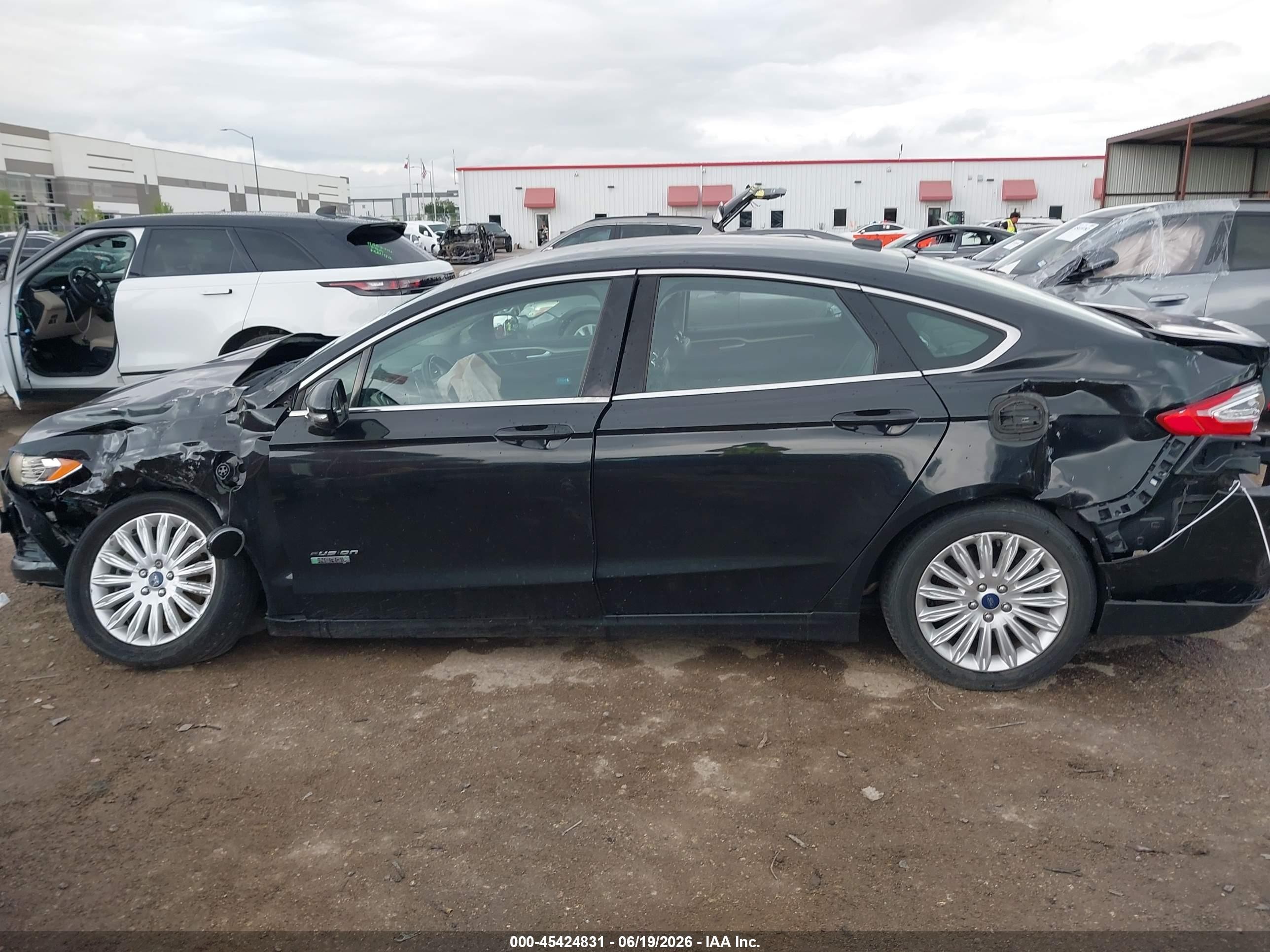 2014 Ford Fusion Energi Se Luxury Черный vin: 3FA6P0PU5ER234873