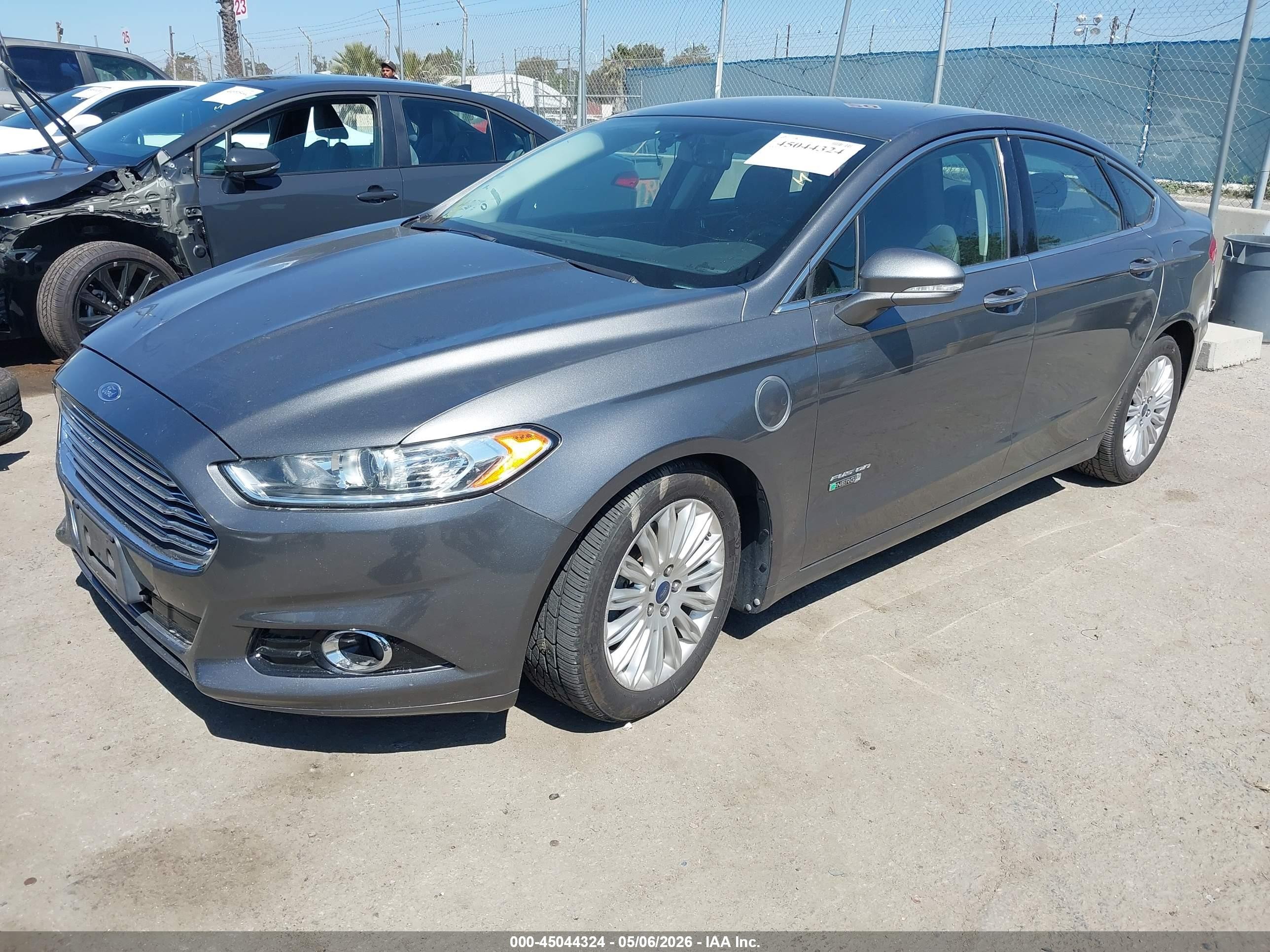 2014 Ford Fusion Energi Se Luxury Серый vin: 3FA6P0PU5ER302069