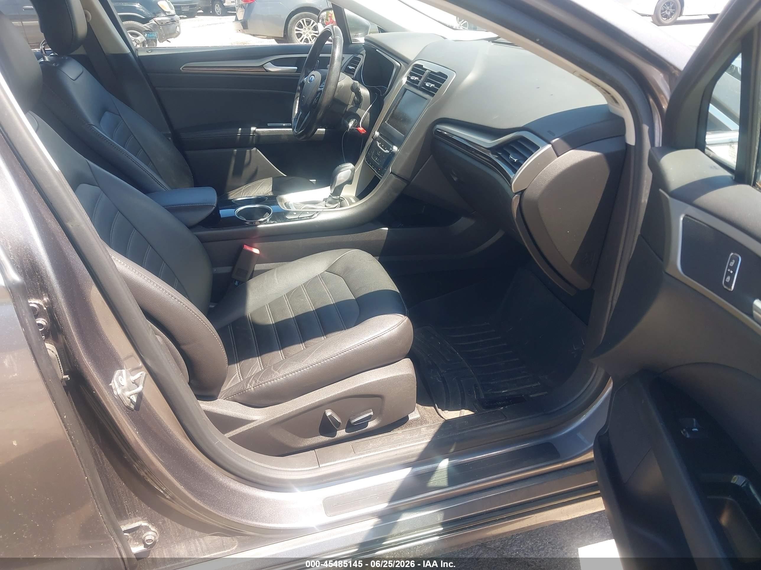 2013 Ford Fusion Energi Se Luxury Серый vin: 3FA6P0PU6DR282381