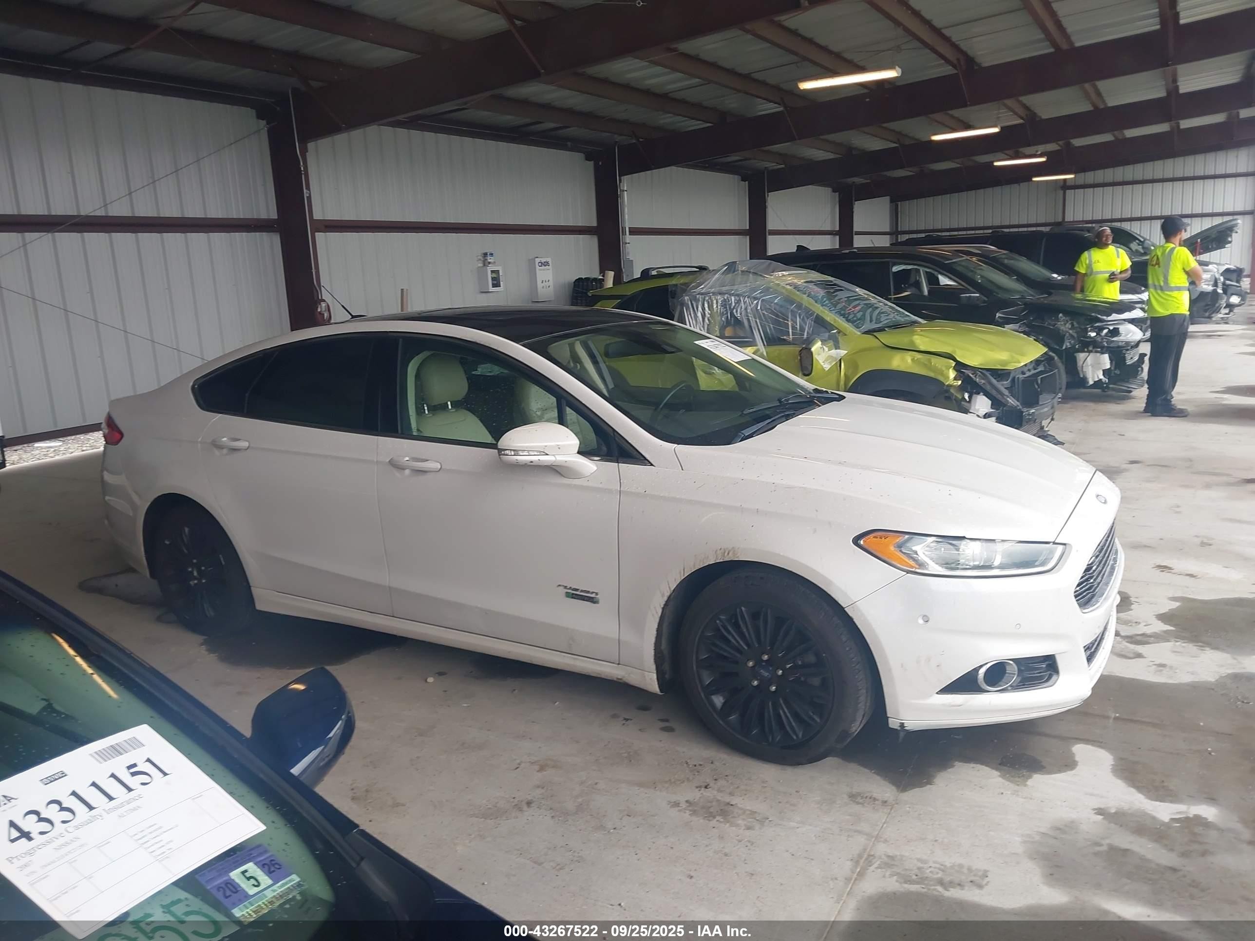 2013 Ford Fusion Energi Se Luxury Cream vin: 3FA6P0PU6DR332048