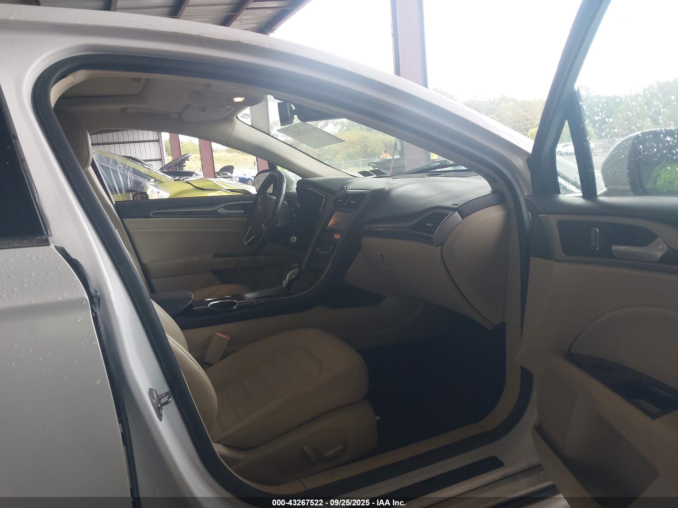 2013 Ford Fusion Energi Se Luxury Cream vin: 3FA6P0PU6DR332048