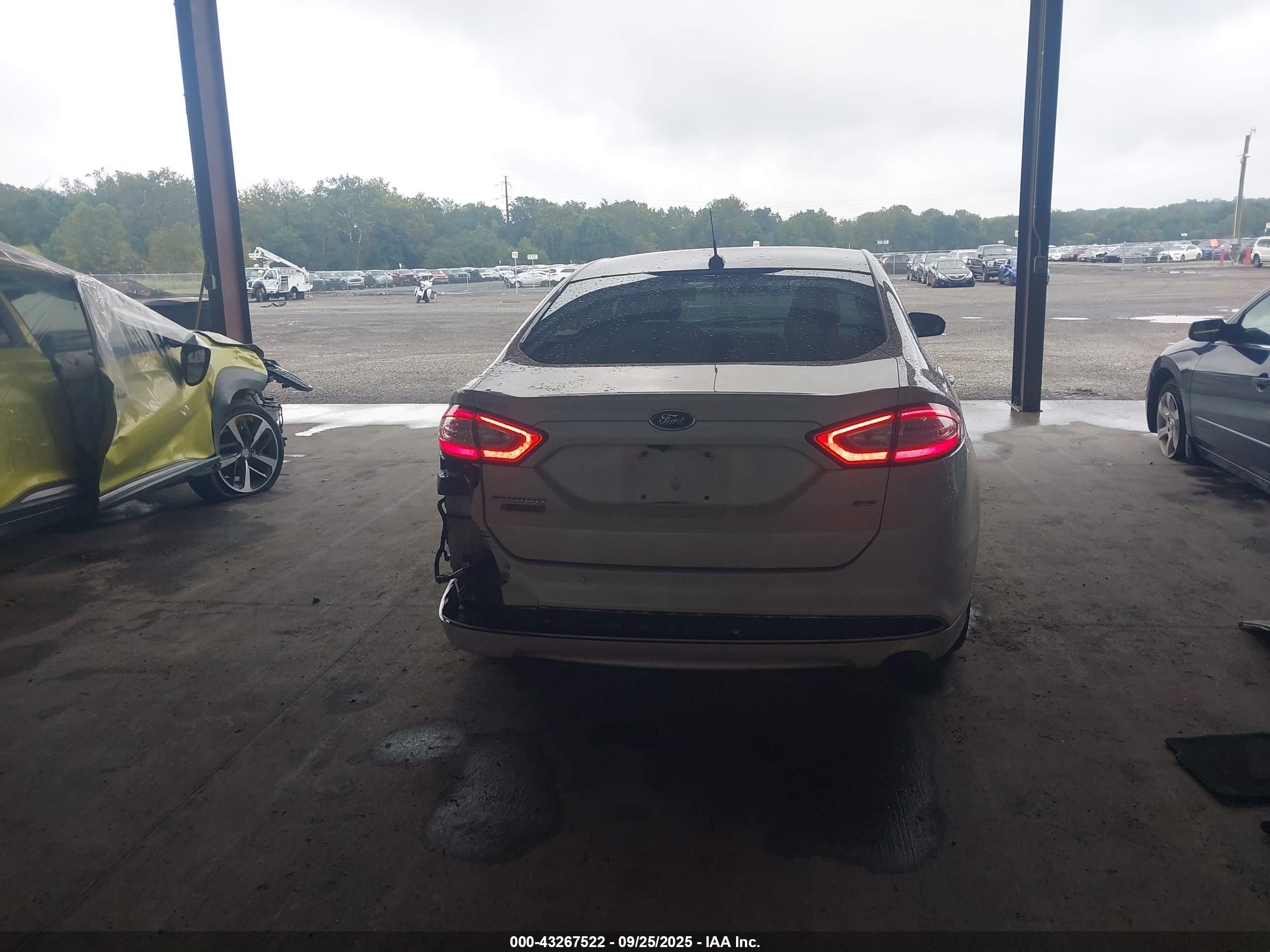 2013 Ford Fusion Energi Se Luxury Cream vin: 3FA6P0PU6DR332048