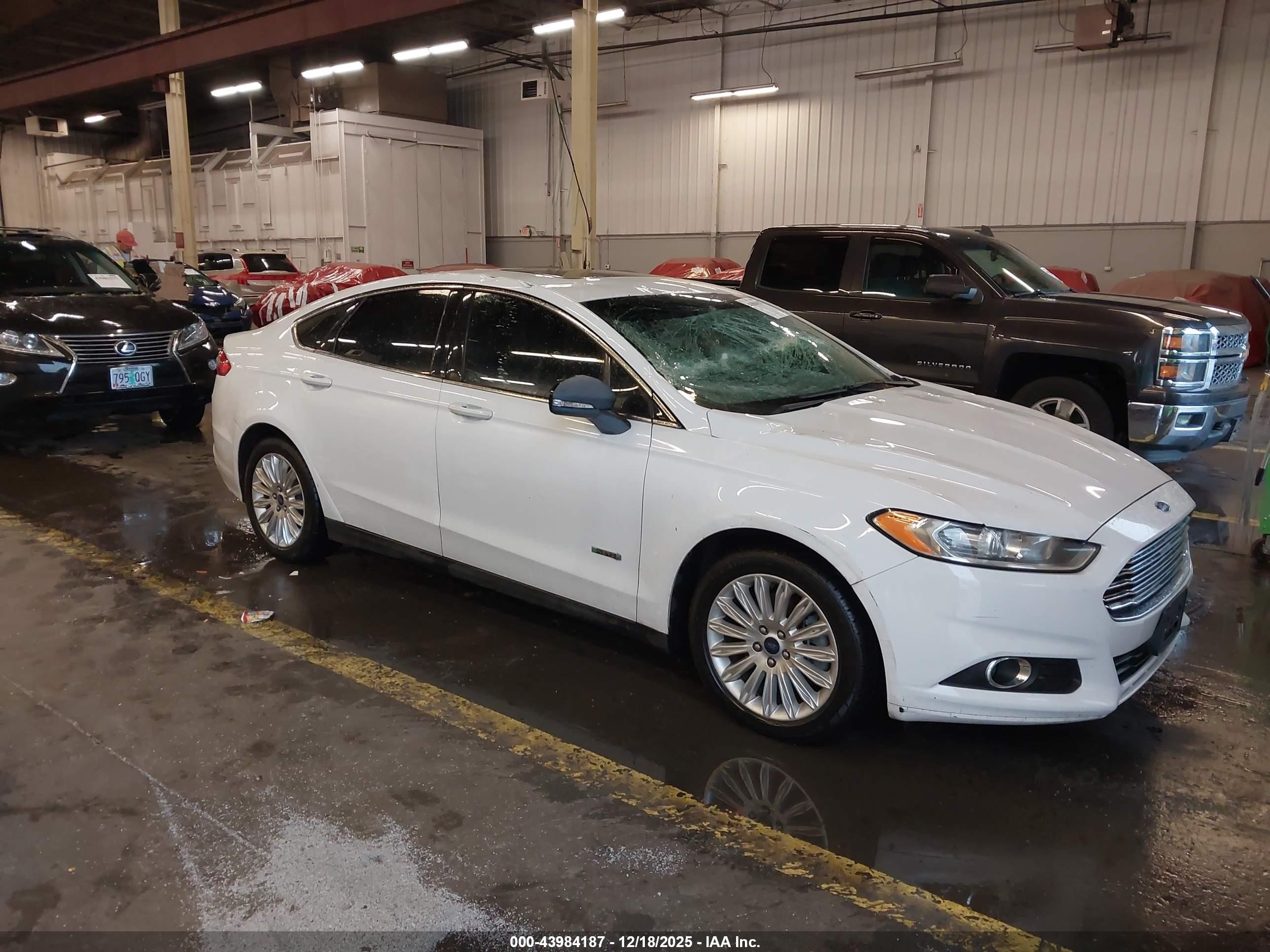 2013 Ford Fusion Energi Se Luxury White vin: 3FA6P0PU6DR386689