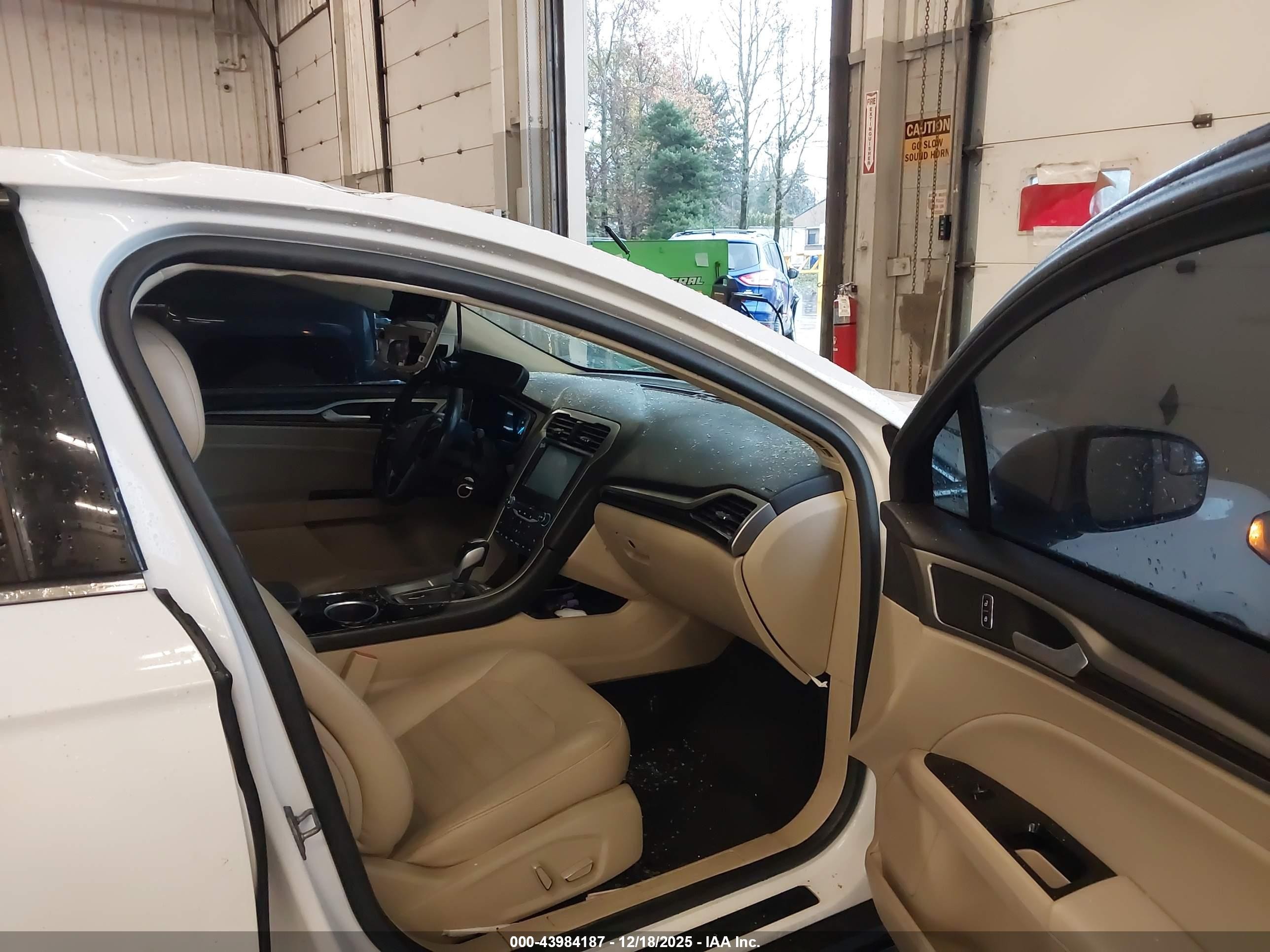2013 Ford Fusion Energi Se Luxury White vin: 3FA6P0PU6DR386689
