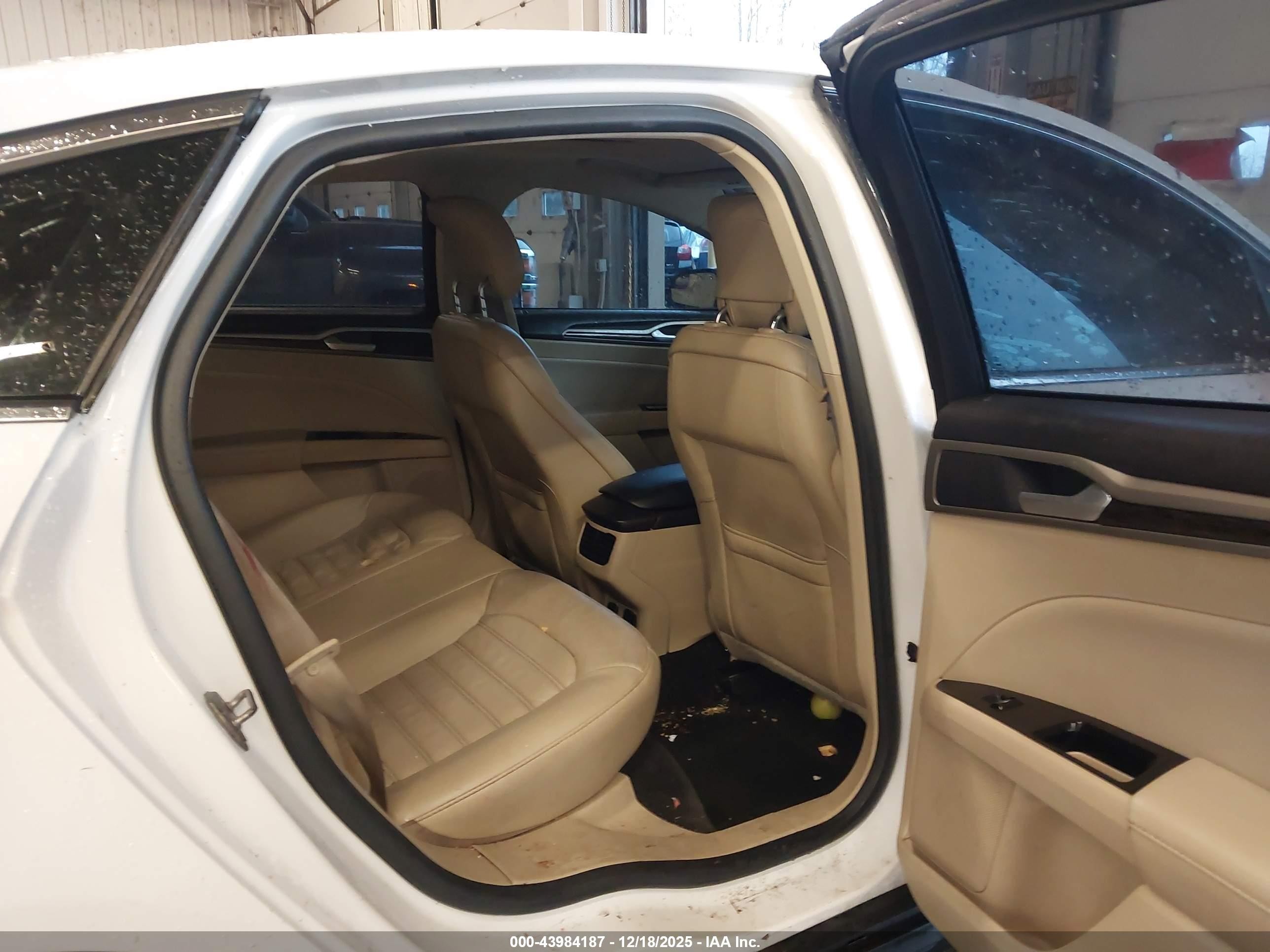 2013 Ford Fusion Energi Se Luxury White vin: 3FA6P0PU6DR386689