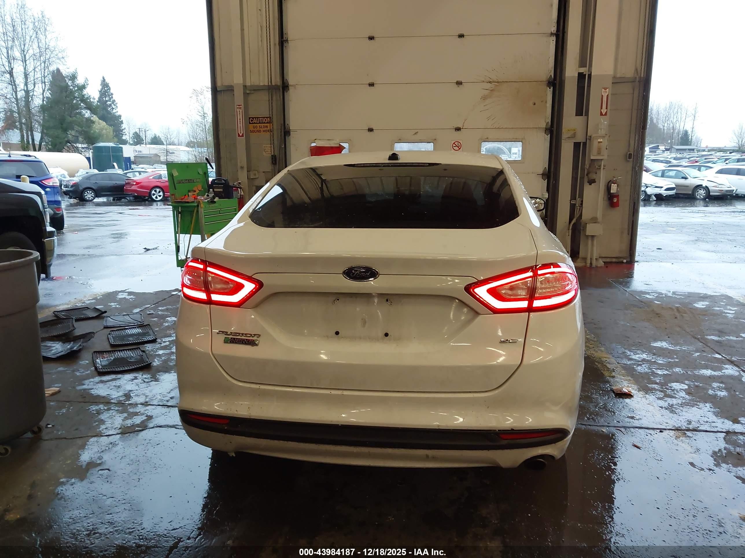 2013 Ford Fusion Energi Se Luxury White vin: 3FA6P0PU6DR386689