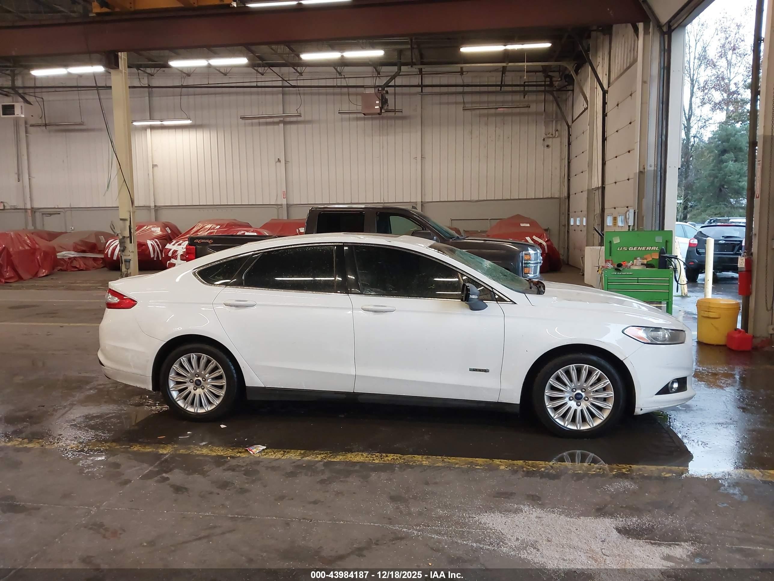 2013 Ford Fusion Energi Se Luxury White vin: 3FA6P0PU6DR386689