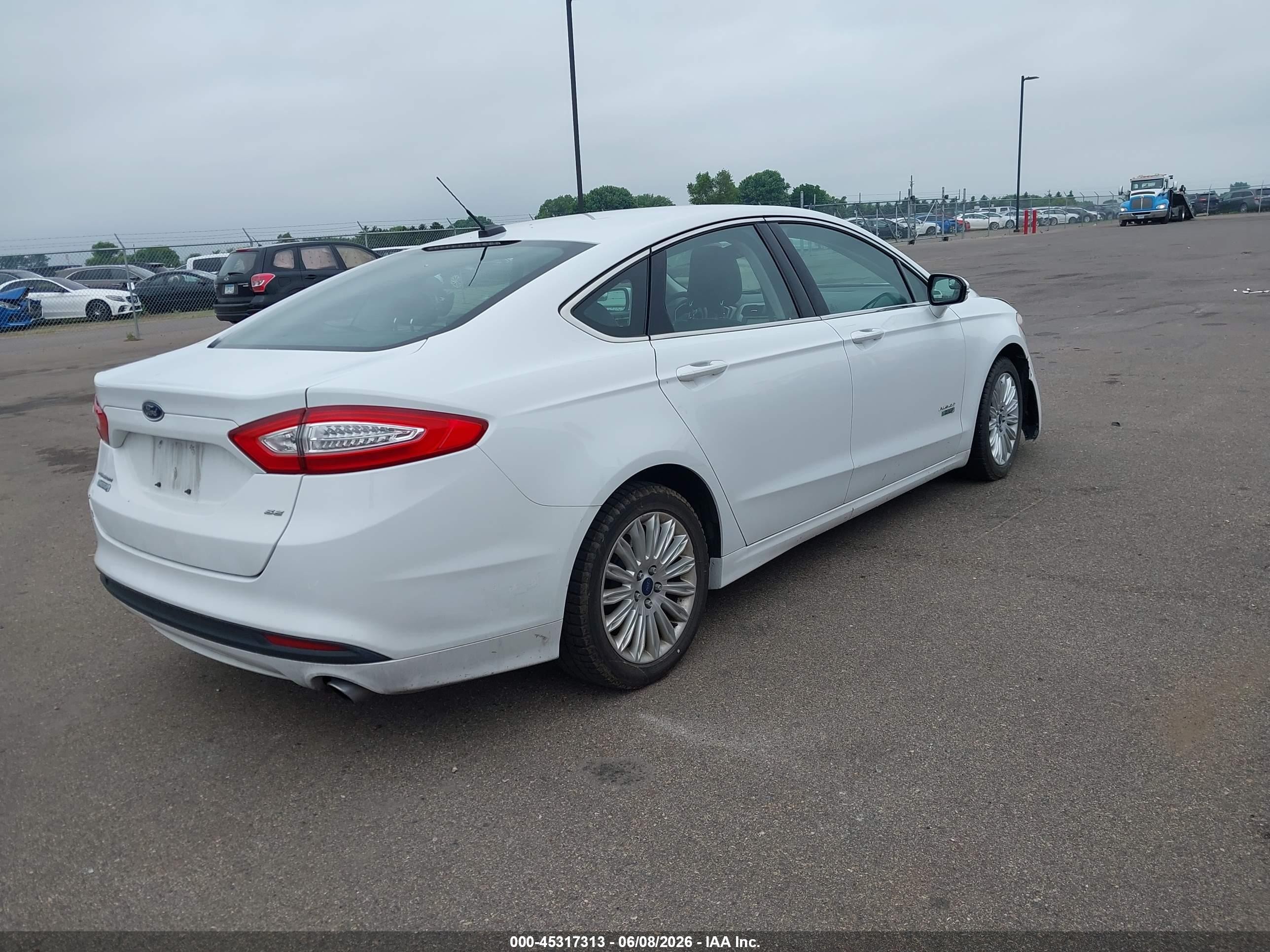 2014 Ford Fusion Energi Se Luxury Белый vin: 3FA6P0PU6ER299022