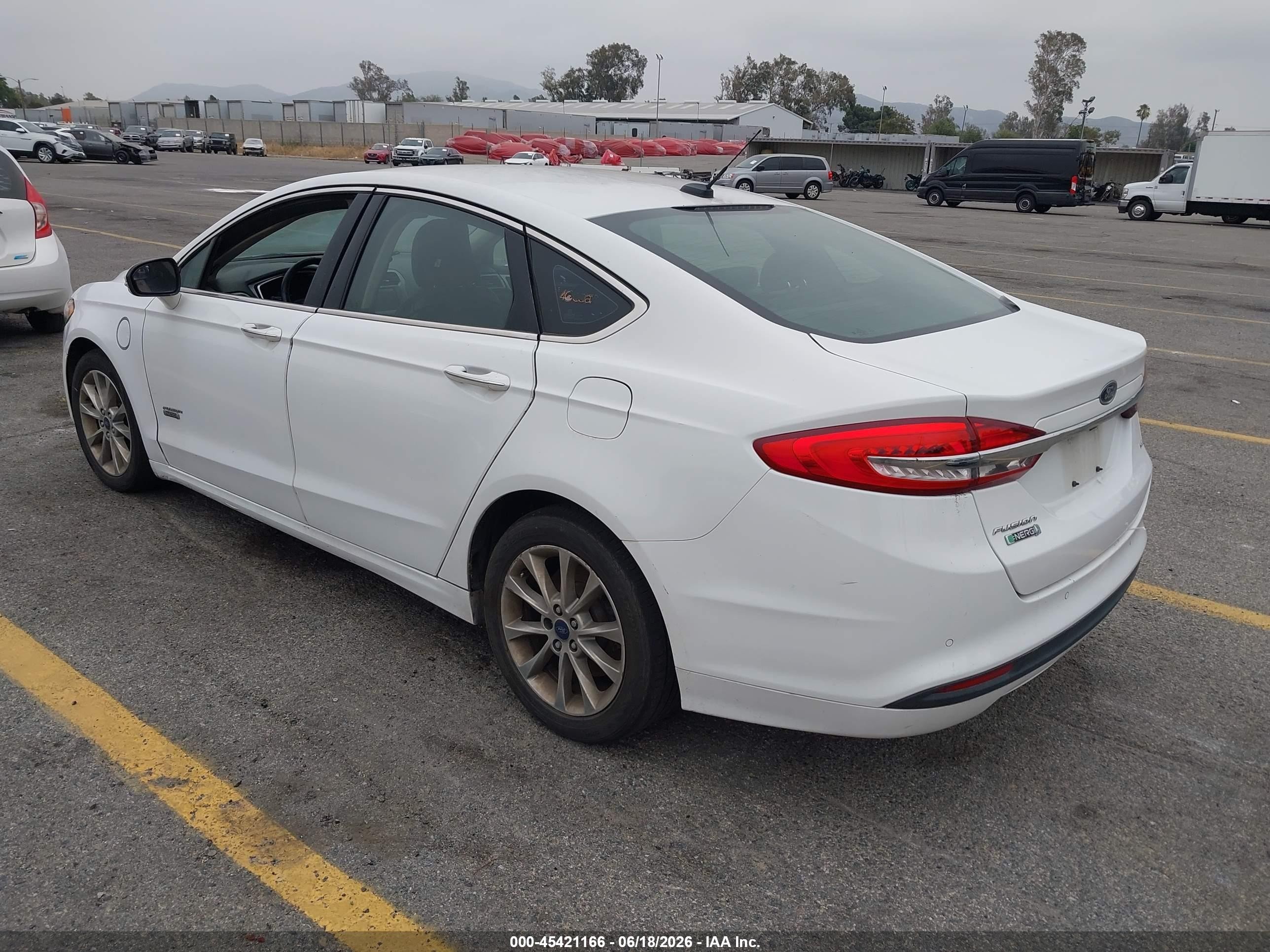2018 Ford Fusion Energi Se Luxury White vin: 3FA6P0PU6JR143329