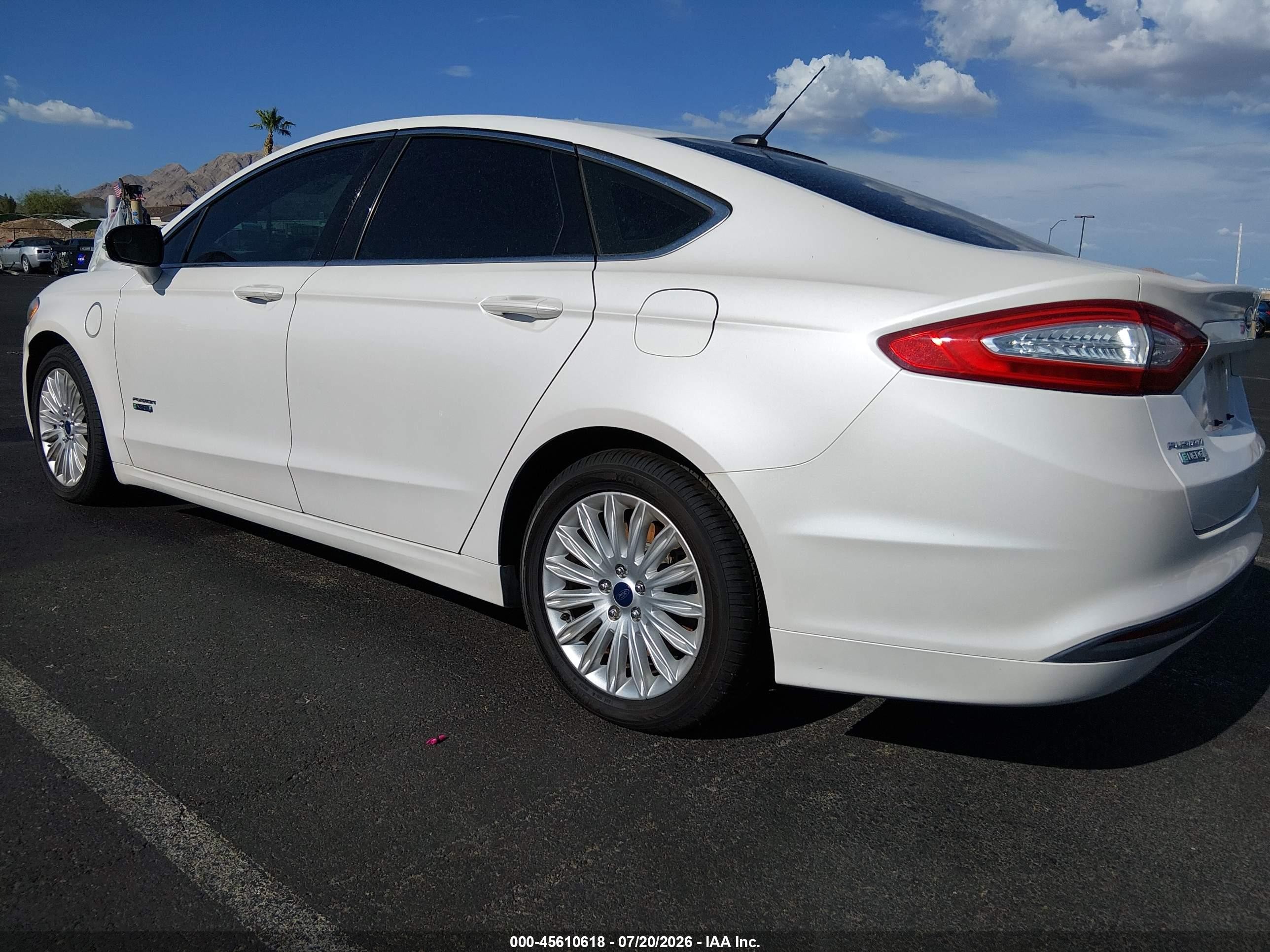 2014 Ford Fusion Energi Se Luxury White vin: 3FA6P0PU7ER357333