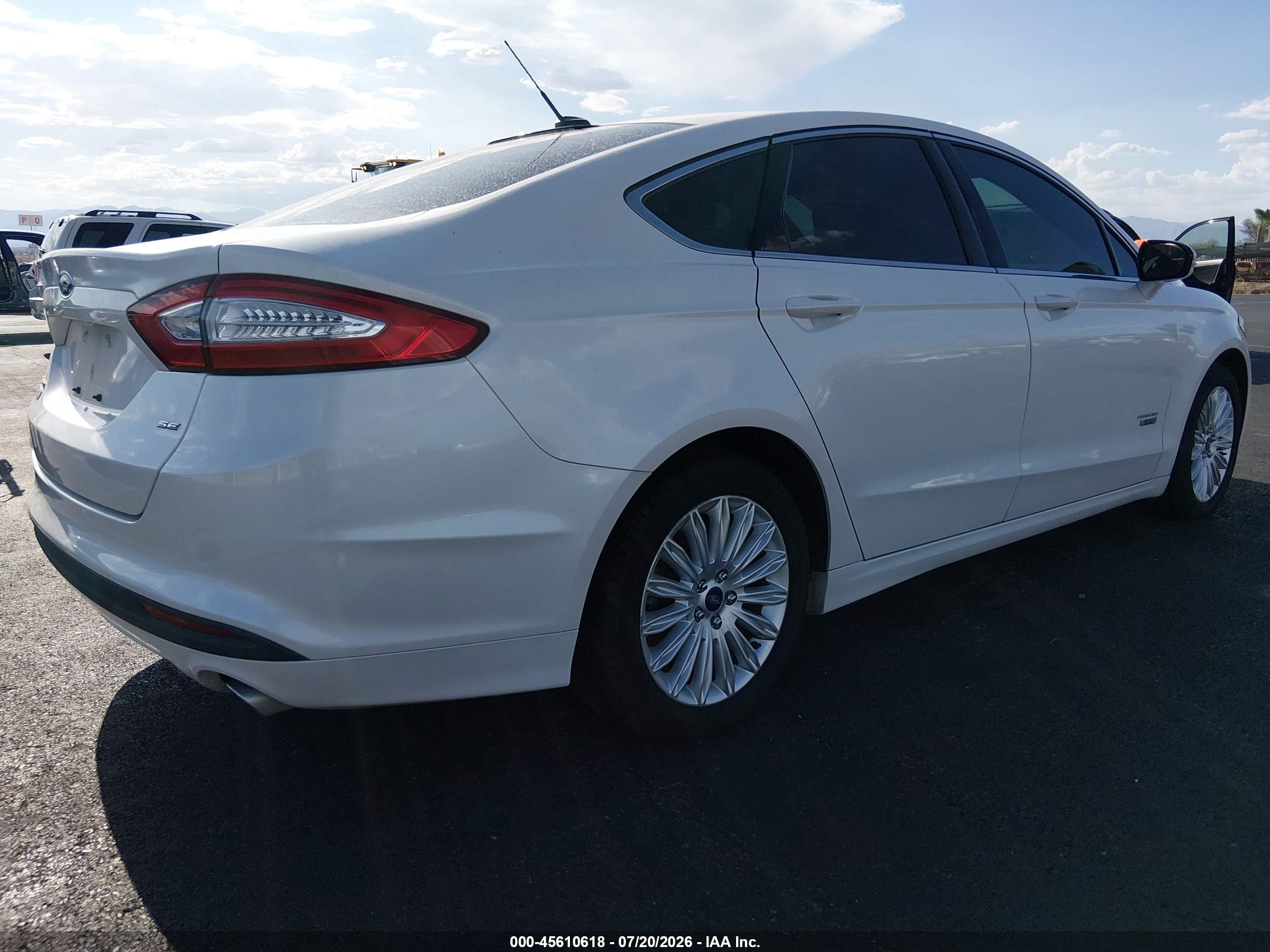 2014 Ford Fusion Energi Se Luxury White vin: 3FA6P0PU7ER357333
