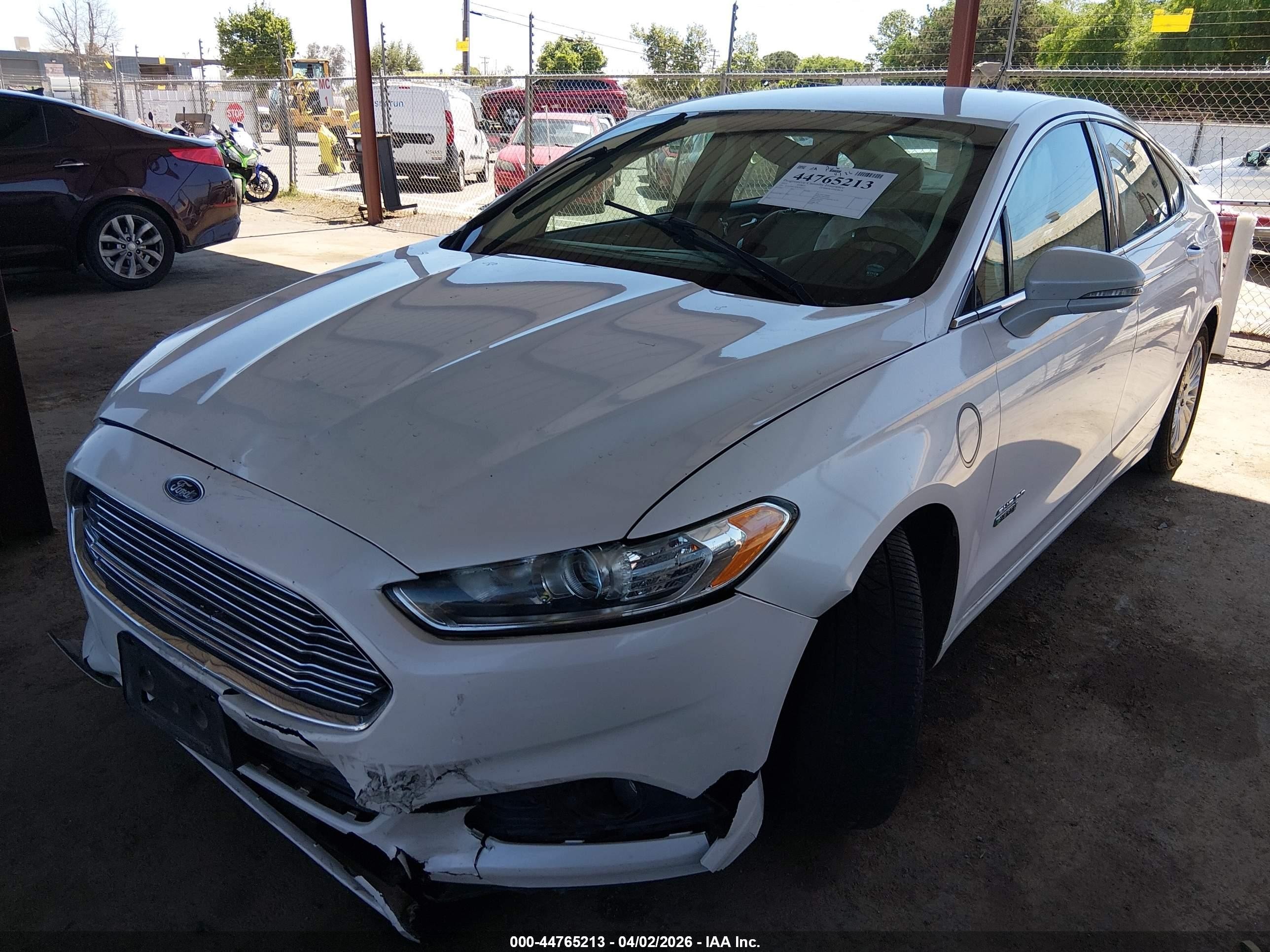 2013 Ford Fusion Energi Se Luxury White vin: 3FA6P0PU9DR261427