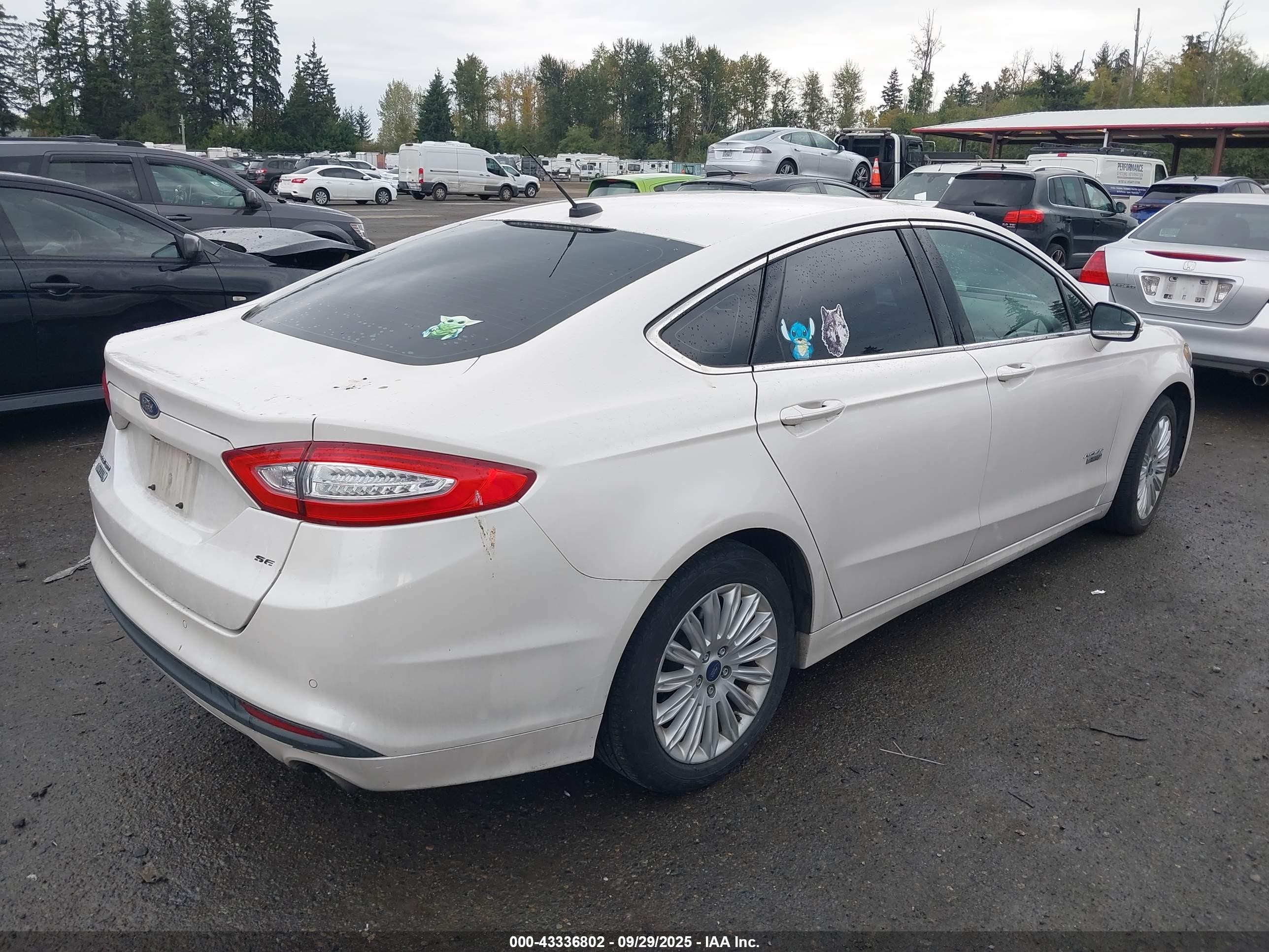2013 Ford Fusion Energi Se Luxury White vin: 3FA6P0PU9DR285761