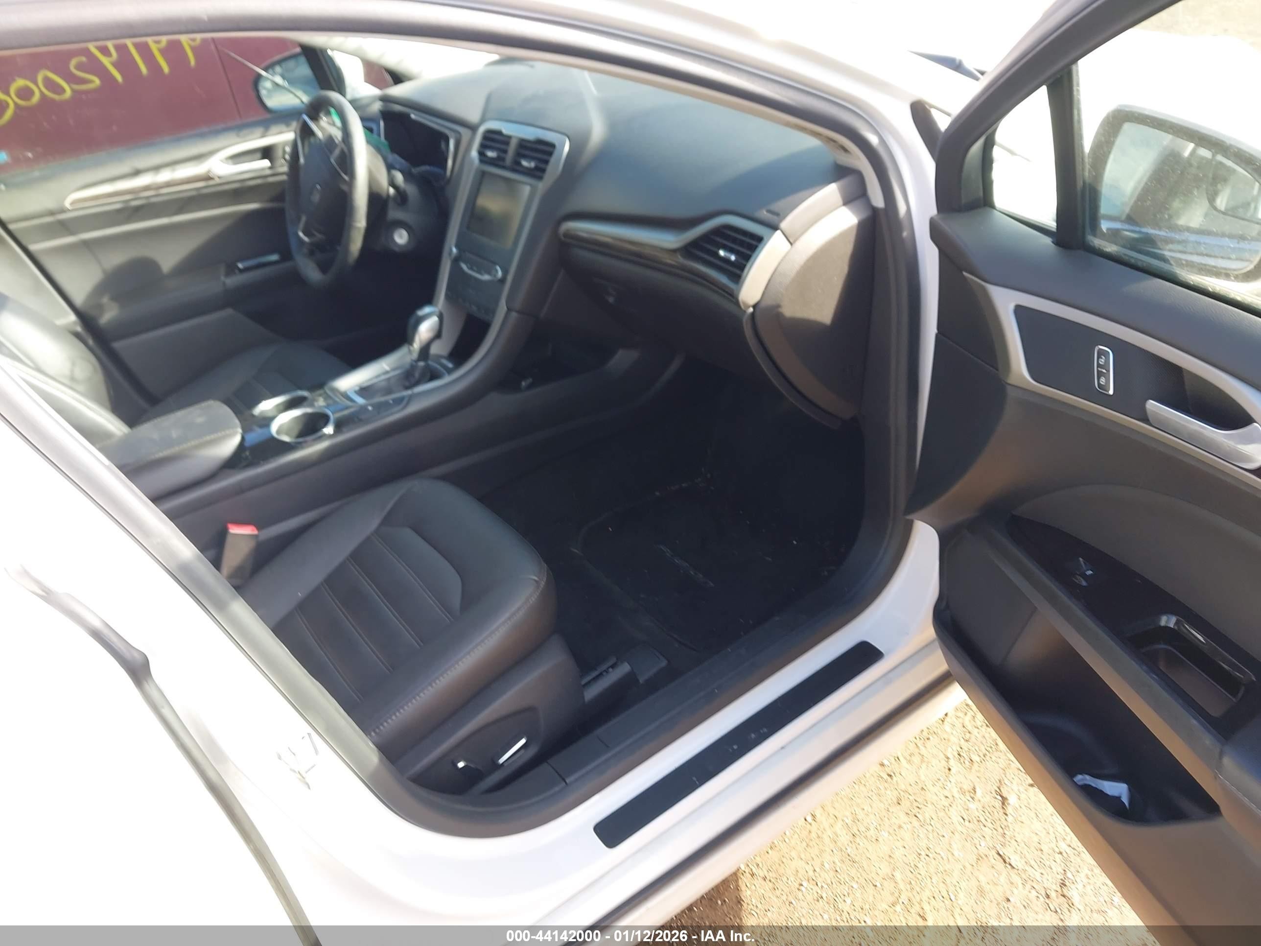 2013 Ford Fusion Energi Se Luxury White vin: 3FA6P0PU9DR351404