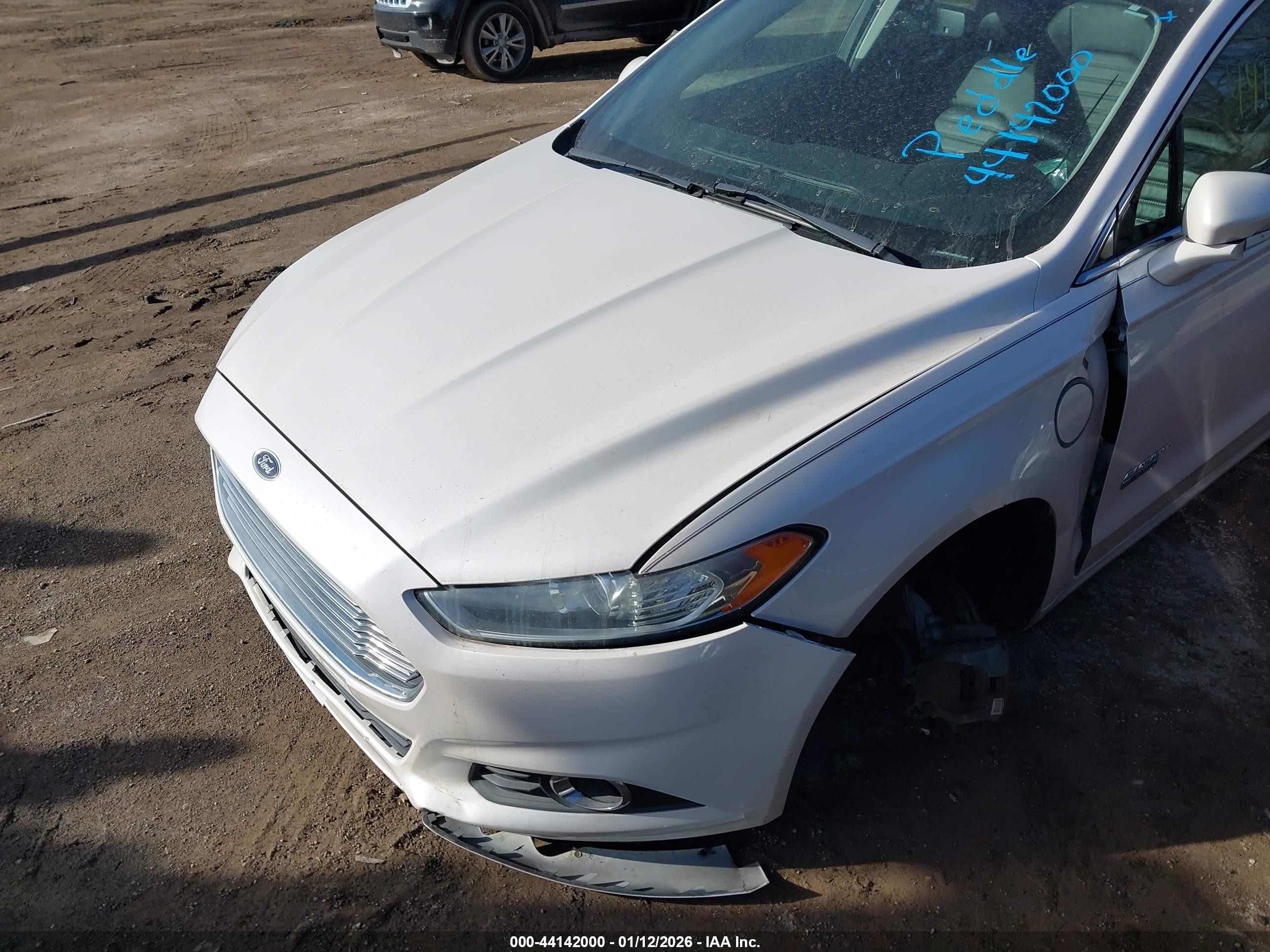 2013 Ford Fusion Energi Se Luxury White vin: 3FA6P0PU9DR351404