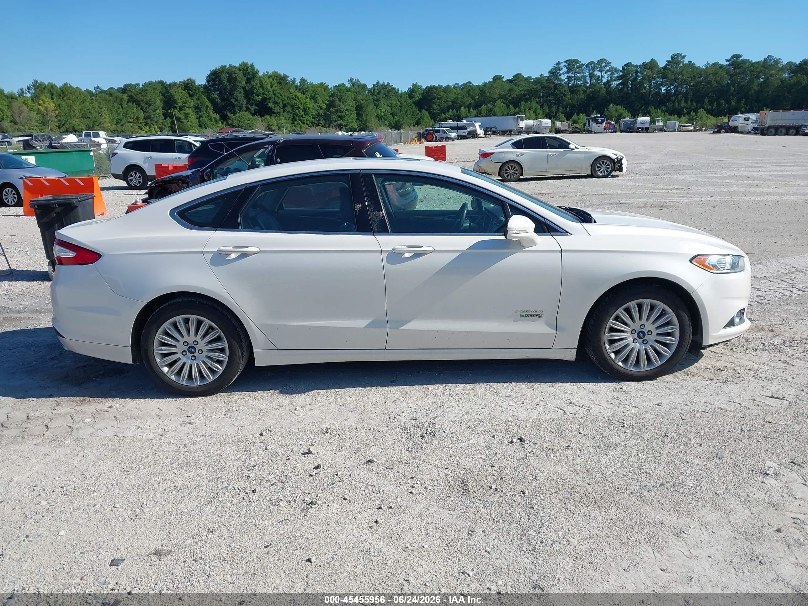 2015 Ford Fusion Energi Se Luxury Белый vin: 3FA6P0PU9FR275461
