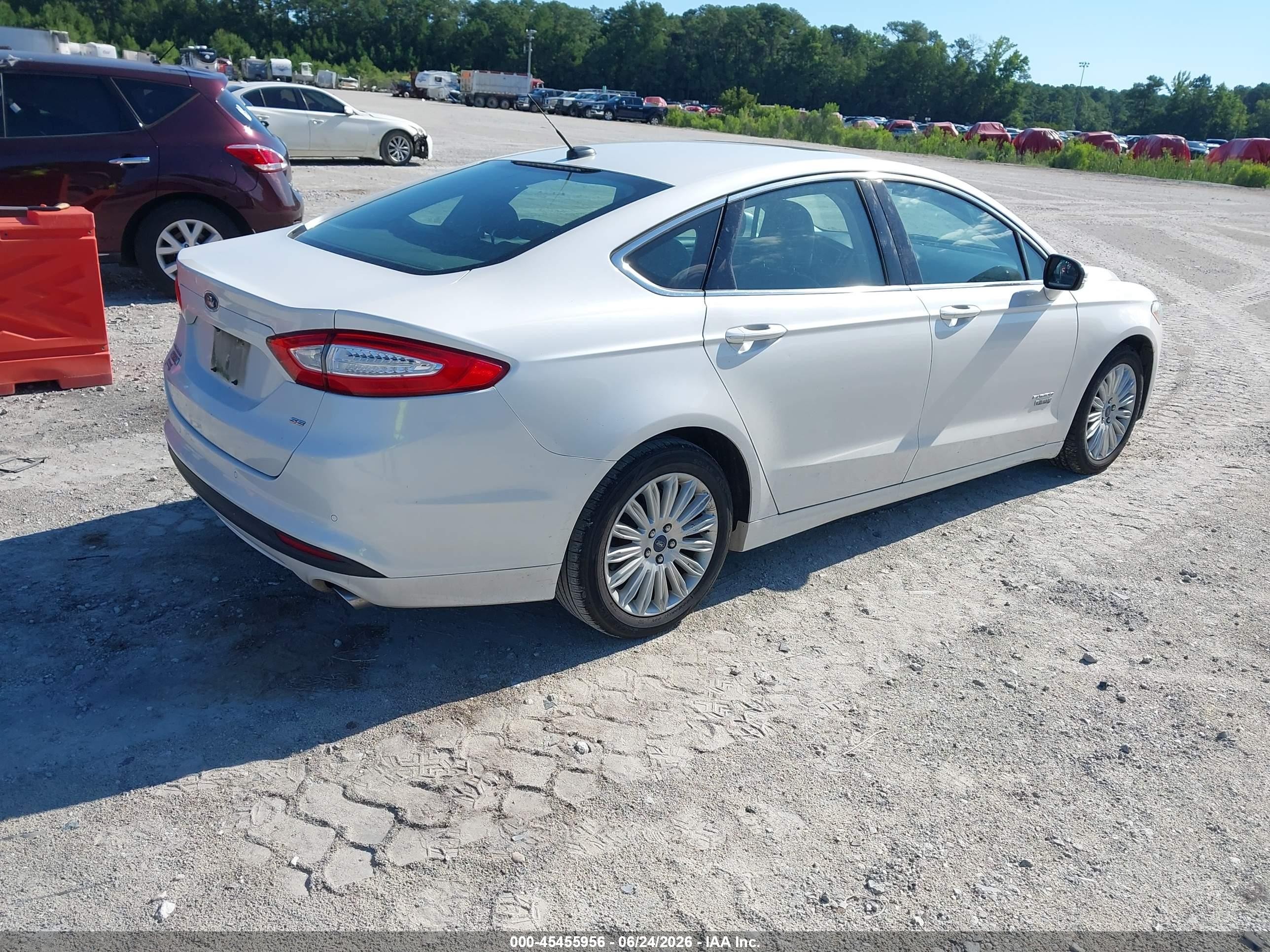 2015 Ford Fusion Energi Se Luxury Белый vin: 3FA6P0PU9FR275461