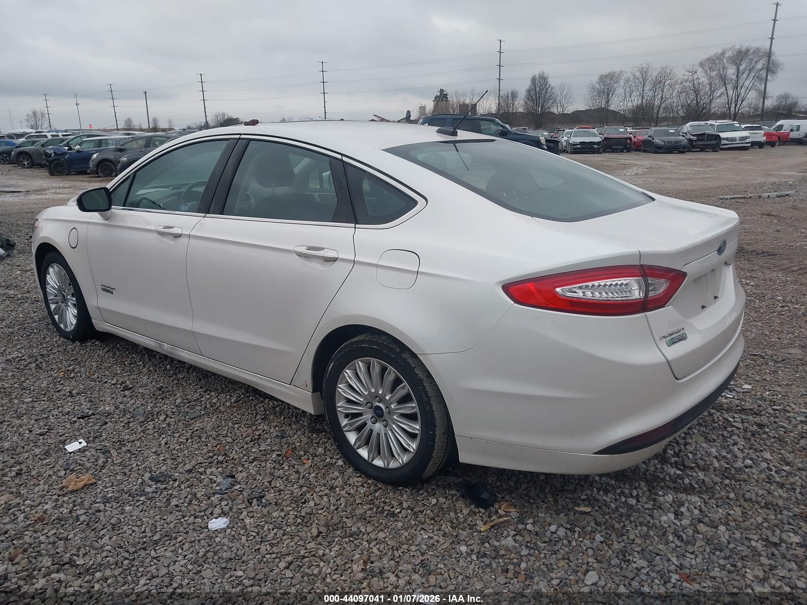 2013 Ford Fusion Energi Se Luxury White vin: 3FA6P0PUXDR272467