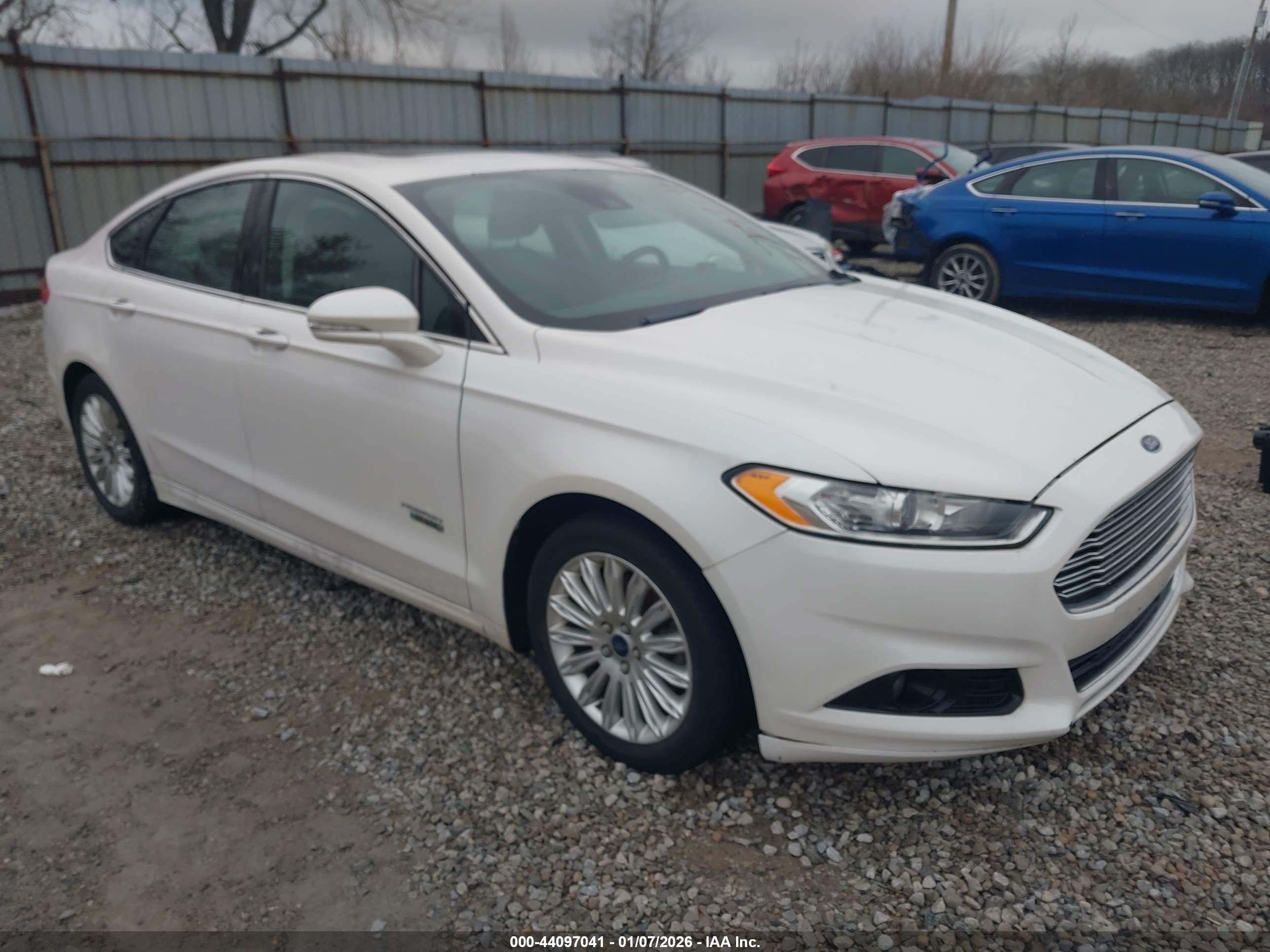 2013 Ford Fusion Energi Se Luxury White vin: 3FA6P0PUXDR272467