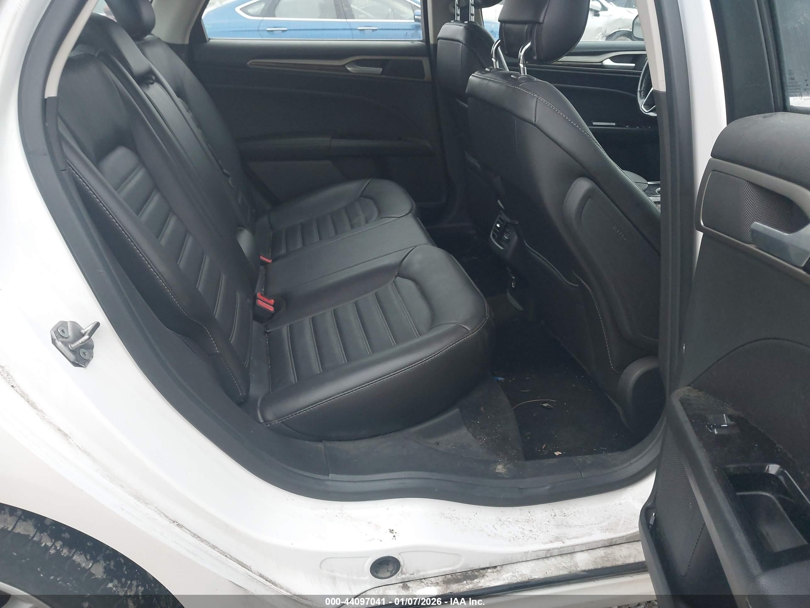 2013 Ford Fusion Energi Se Luxury White vin: 3FA6P0PUXDR272467