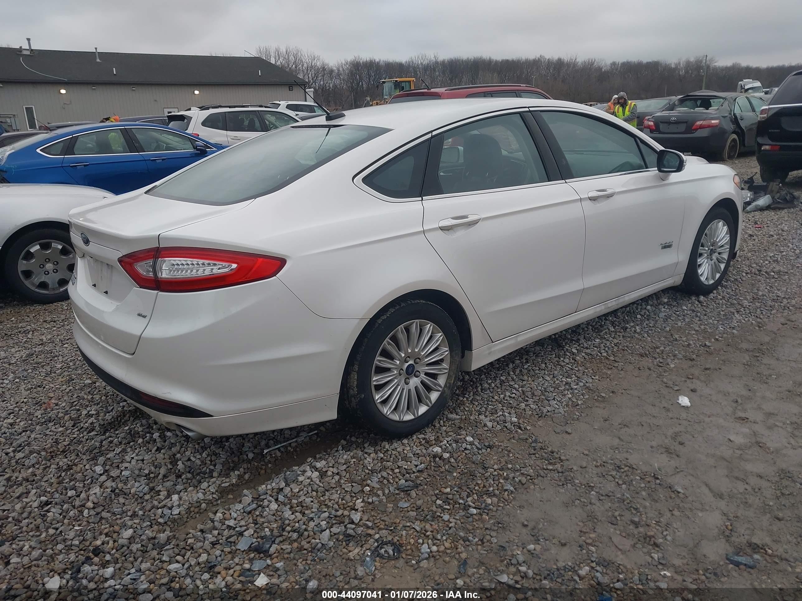 2013 Ford Fusion Energi Se Luxury White vin: 3FA6P0PUXDR272467