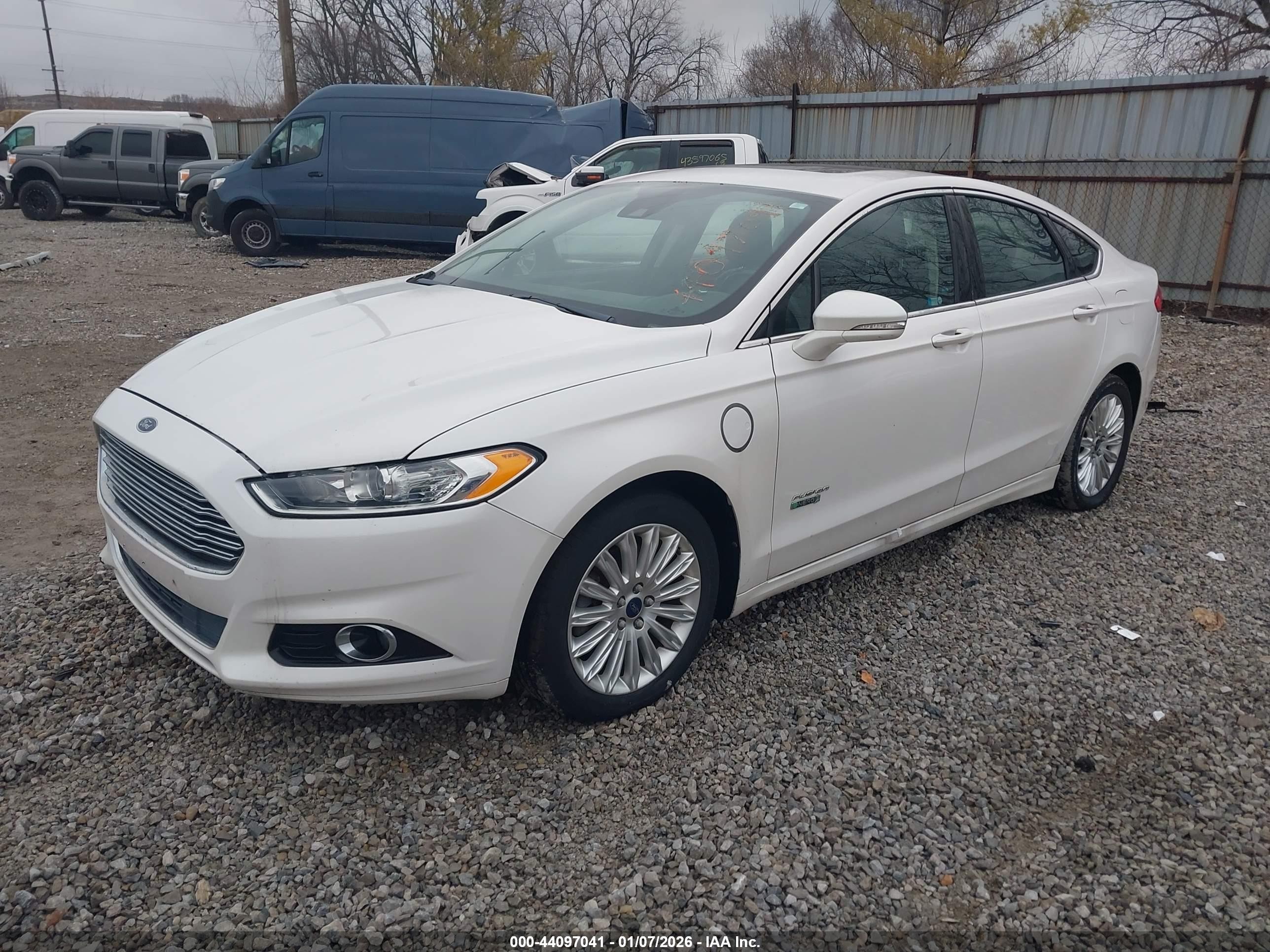 2013 Ford Fusion Energi Se Luxury White vin: 3FA6P0PUXDR272467