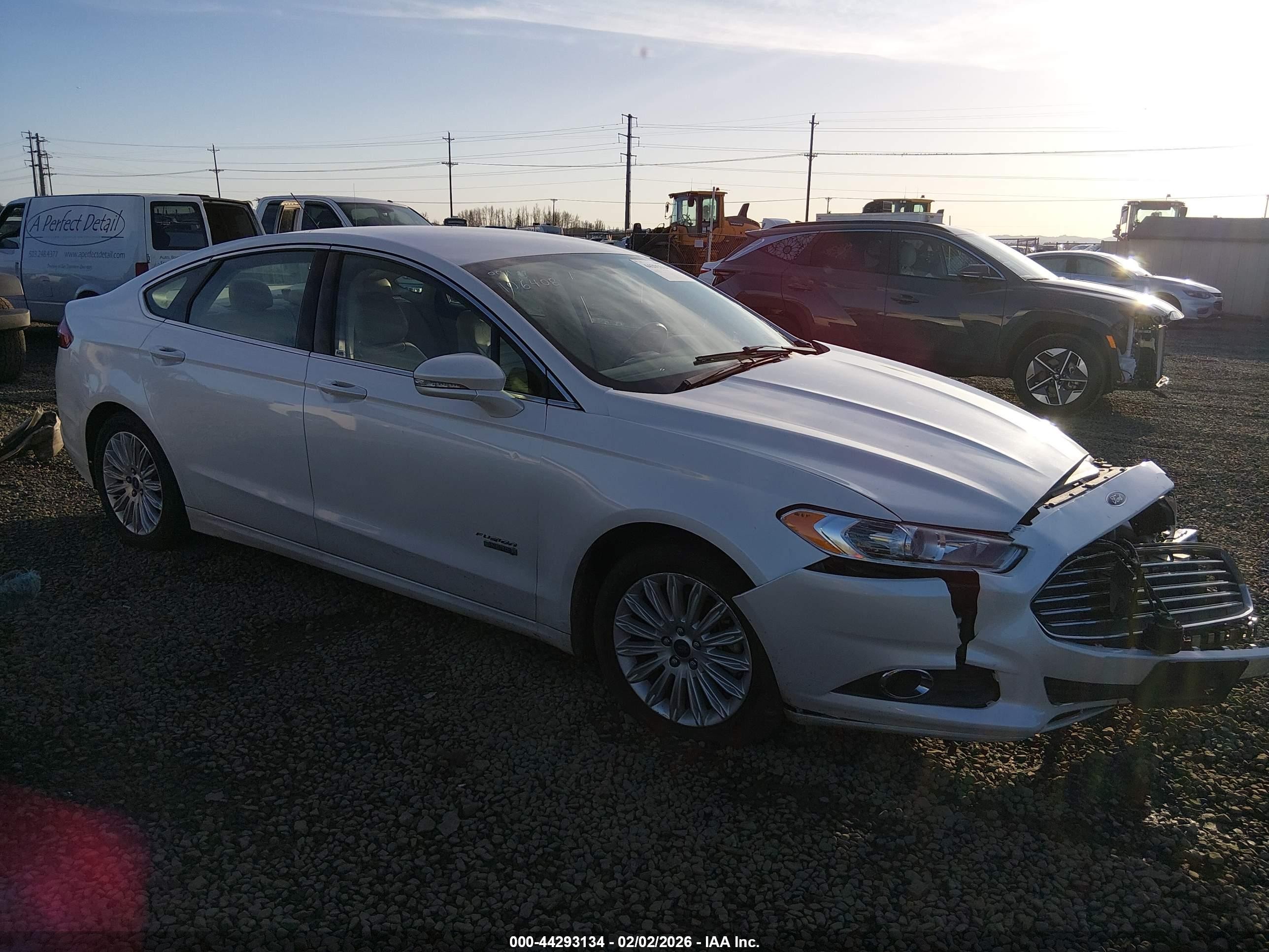 2013 Ford Fusion Energi Se Luxury Белый vin: 3FA6P0PUXDR300025