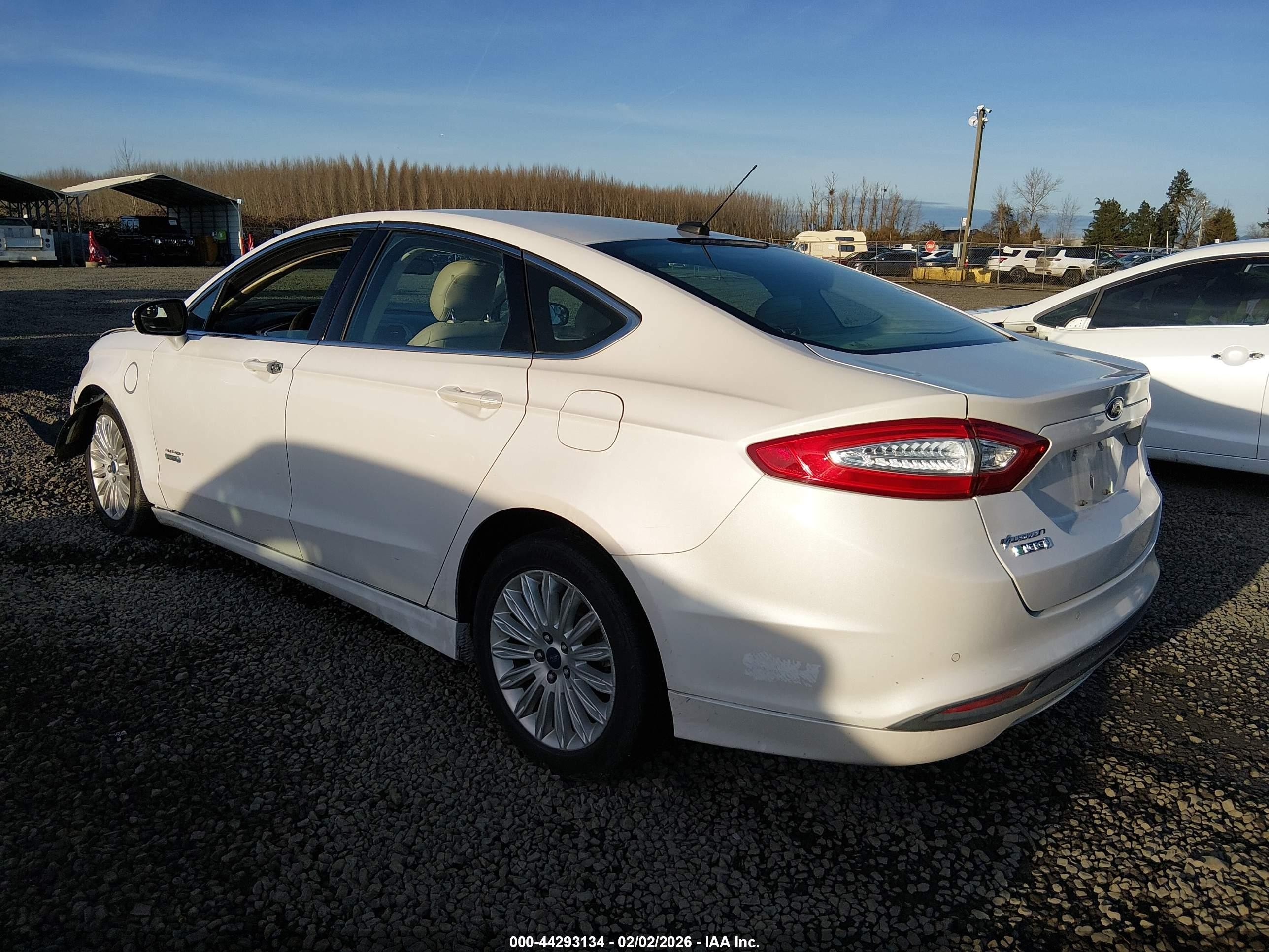 2013 Ford Fusion Energi Se Luxury Белый vin: 3FA6P0PUXDR300025