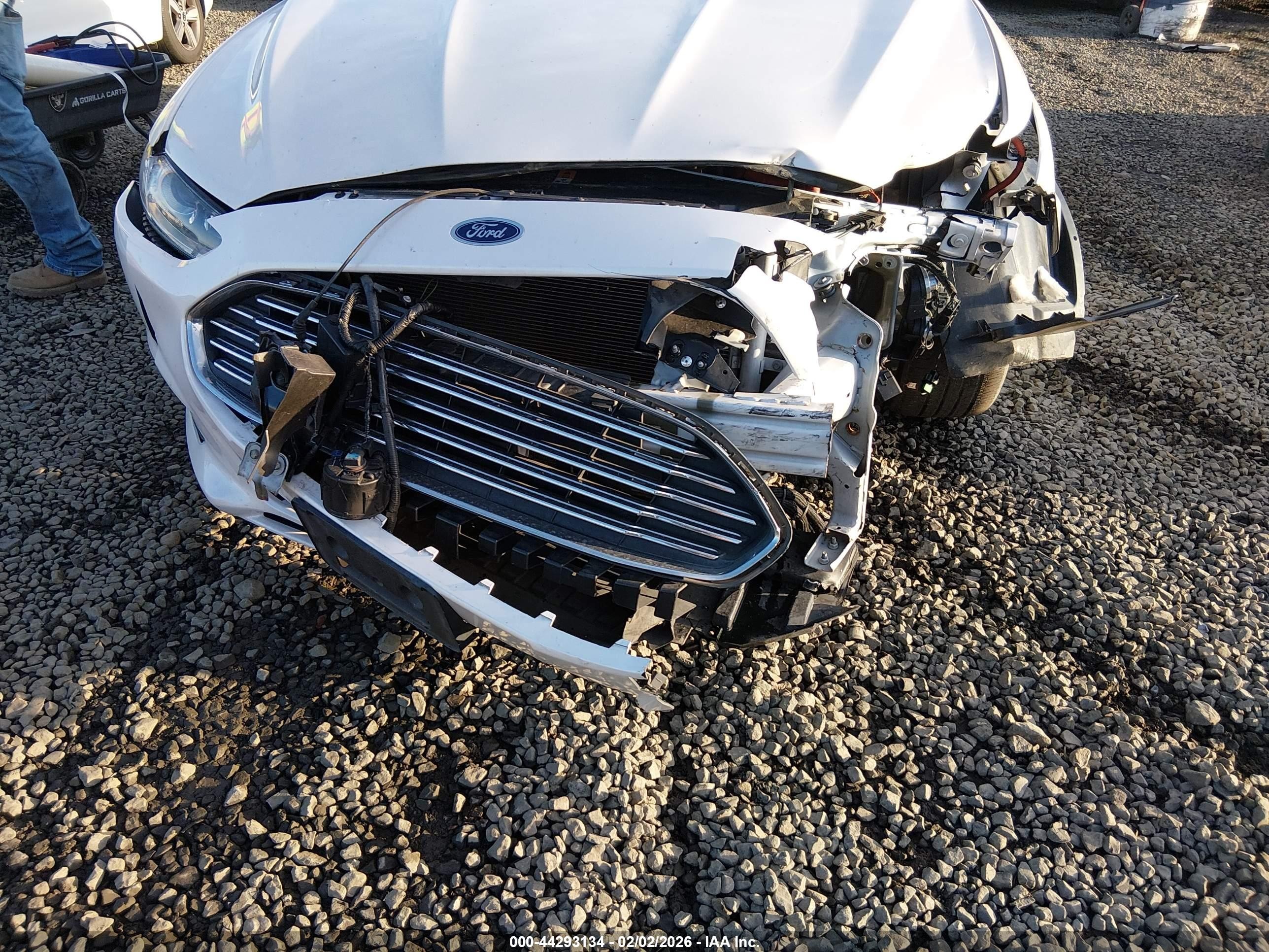 2013 Ford Fusion Energi Se Luxury Белый vin: 3FA6P0PUXDR300025