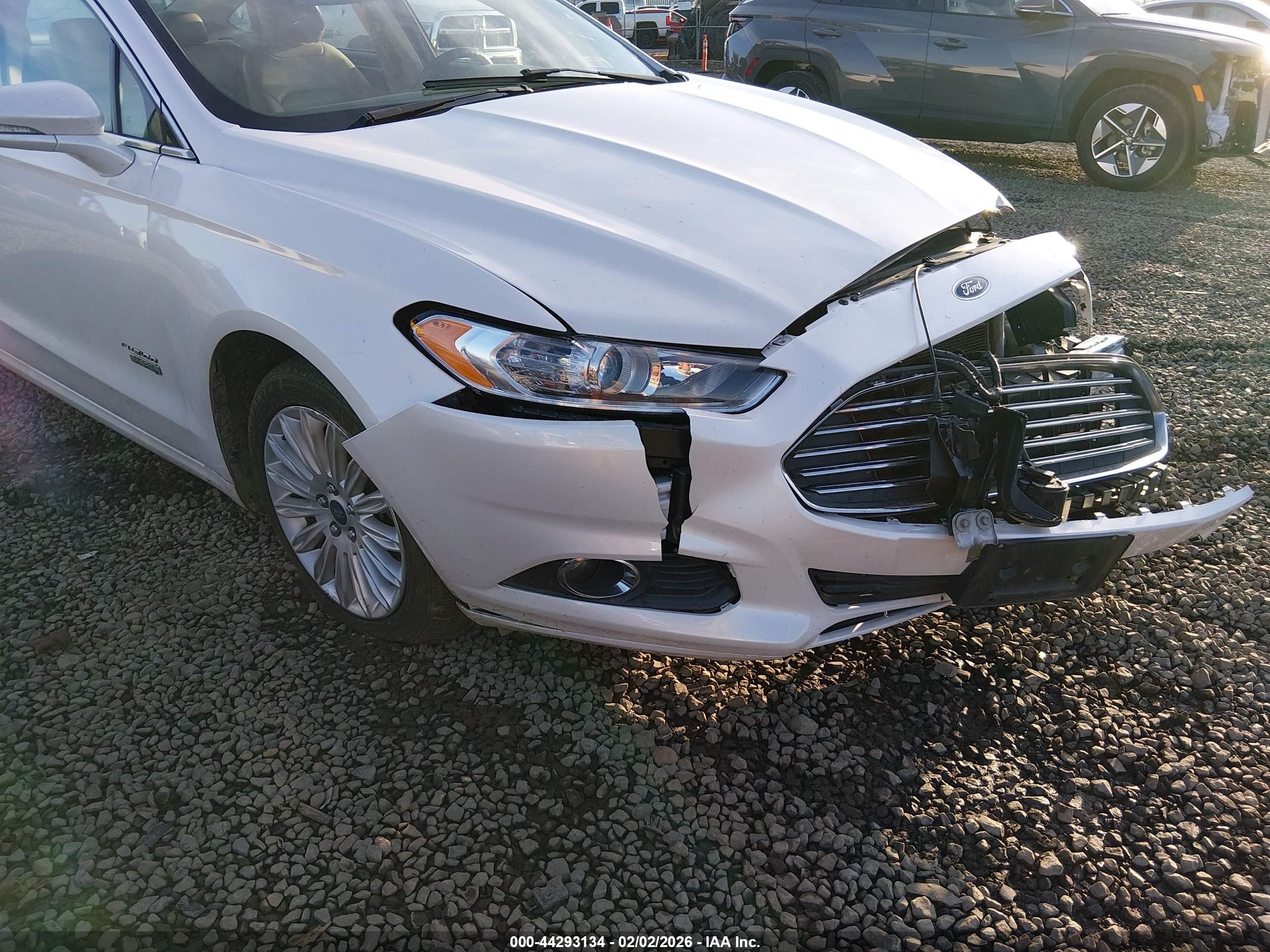 2013 Ford Fusion Energi Se Luxury Белый vin: 3FA6P0PUXDR300025