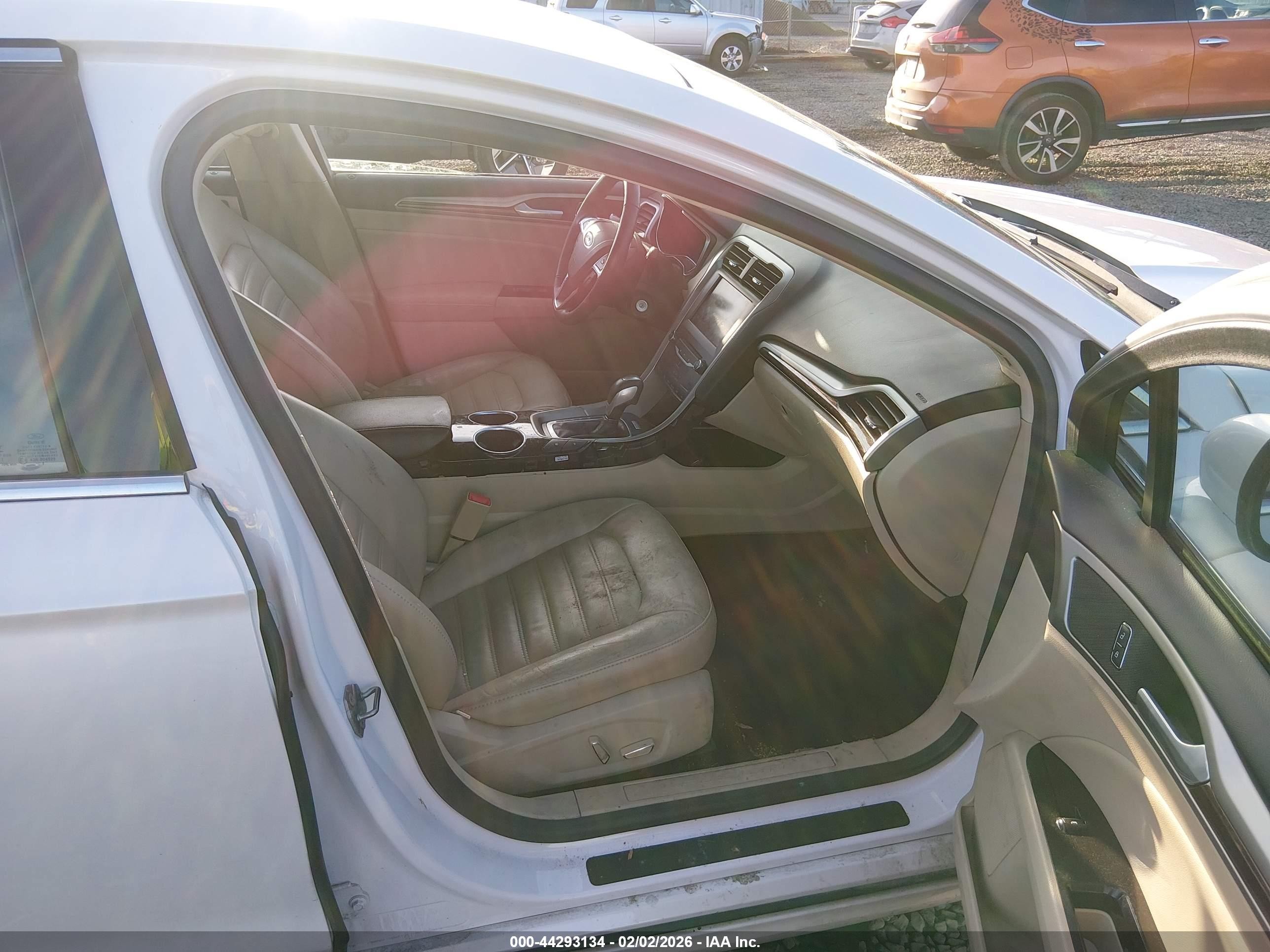 2013 Ford Fusion Energi Se Luxury Белый vin: 3FA6P0PUXDR300025