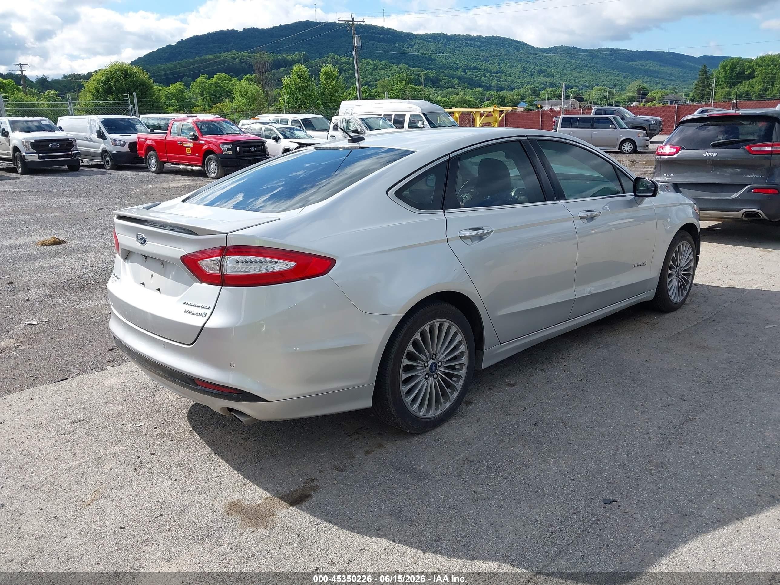 2013 Ford Fusion Hybrid Titanium Серебряный vin: 3FA6P0RU0DR289498