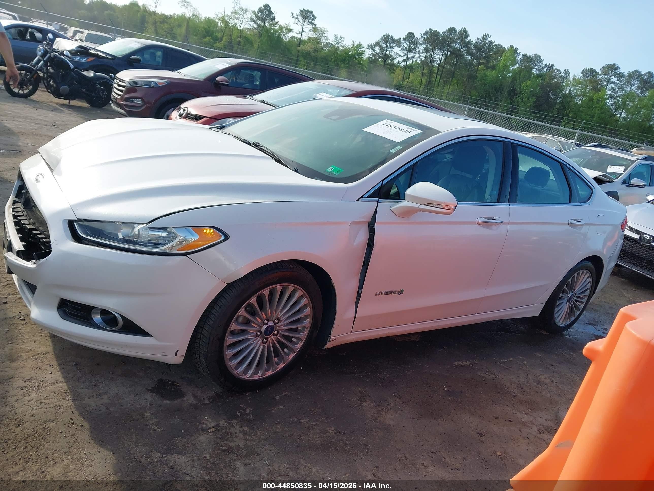 2014 Ford Fusion Hybrid Titanium White vin: 3FA6P0RU6ER385539