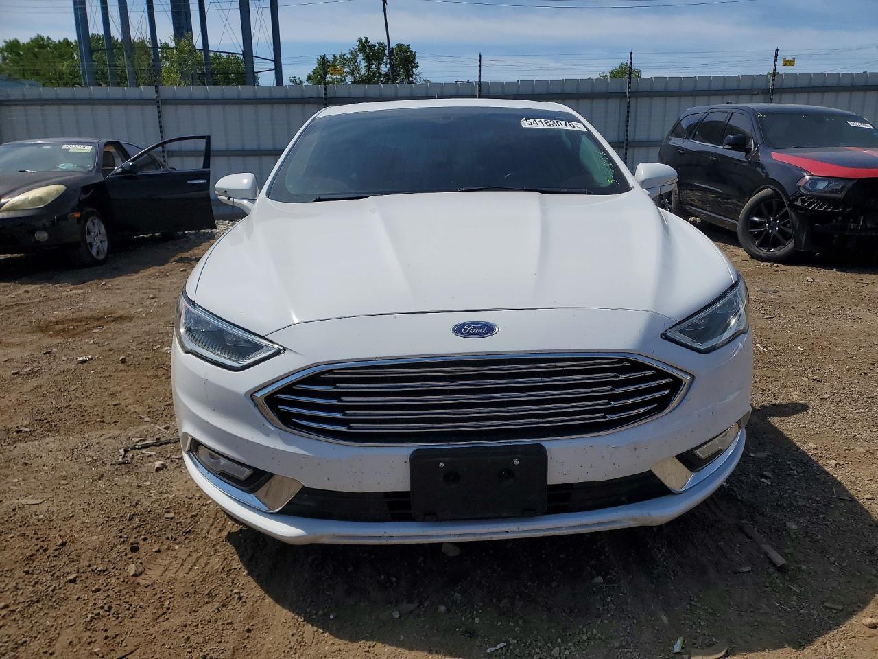 2018 Ford Fusion White vin: 3FA6P0RU6JR181866