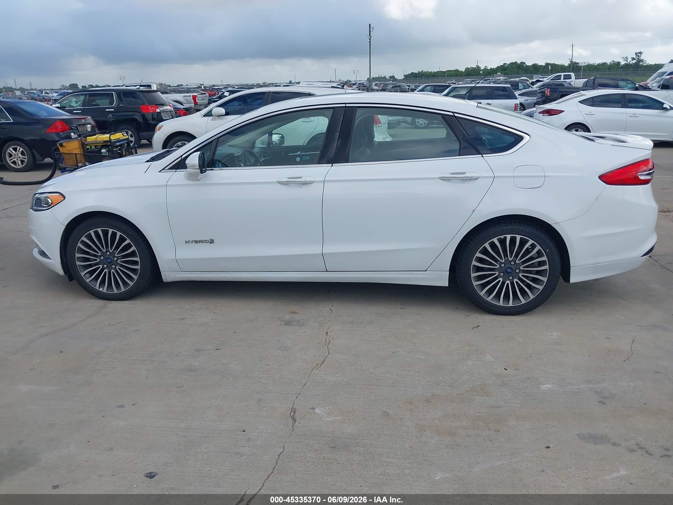 2018 Ford Fusion Hybrid Titanium White vin: 3FA6P0RUXJR103011