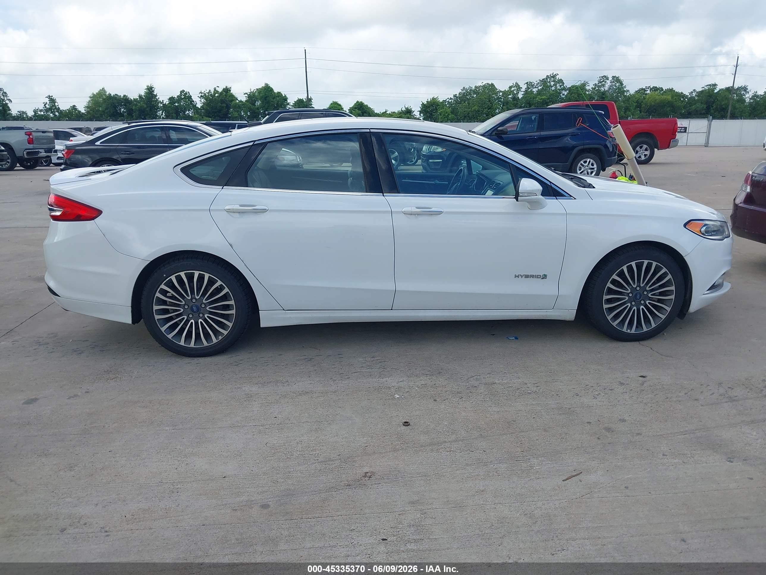 2018 Ford Fusion Hybrid Titanium White vin: 3FA6P0RUXJR103011