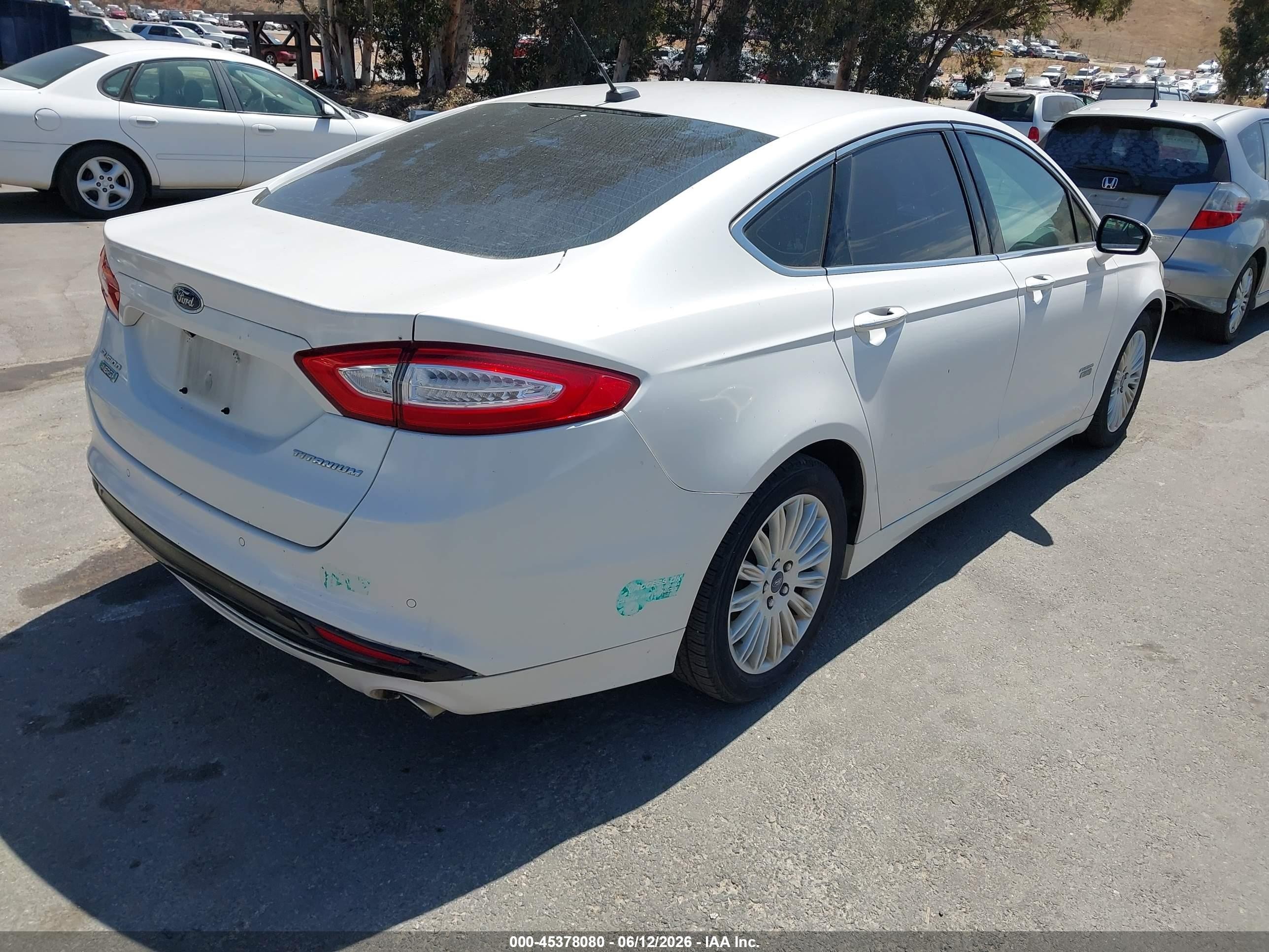2014 Ford Fusion Energi Titanium Белый vin: 3FA6P0SU3ER337426