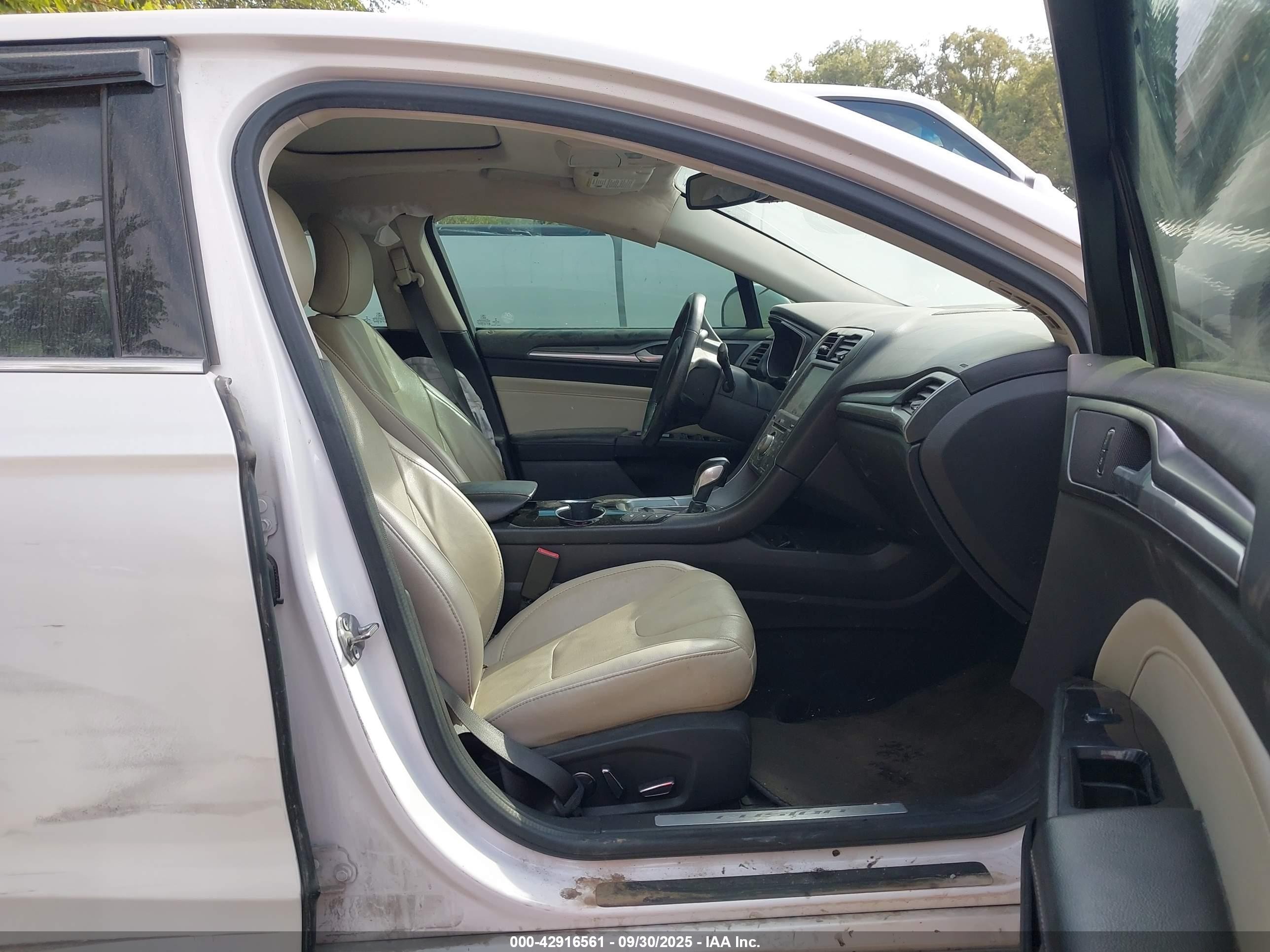 2015 Ford Fusion Energi Titanium White vin: 3FA6P0SU3FR263944