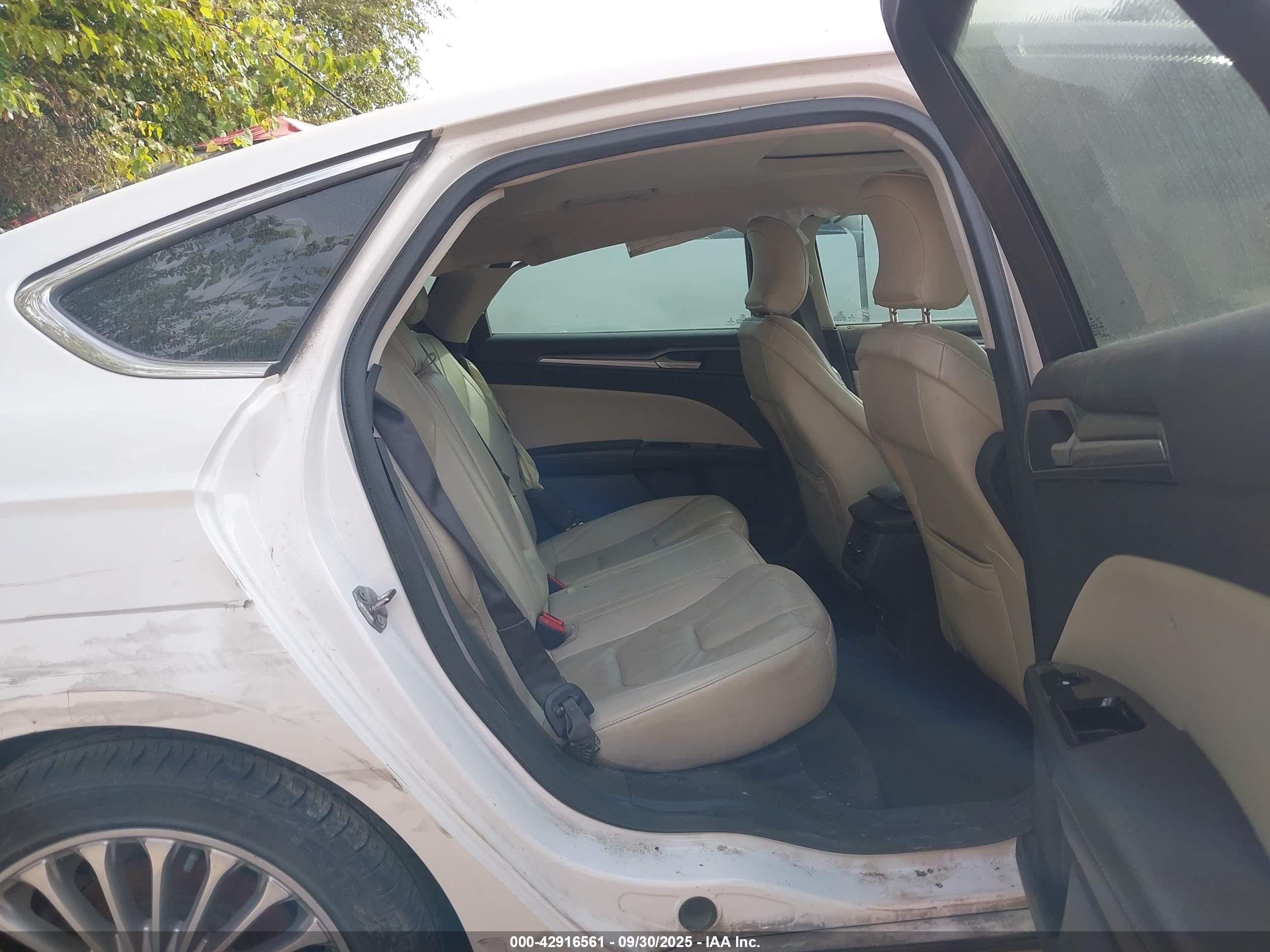 2015 Ford Fusion Energi Titanium White vin: 3FA6P0SU3FR263944